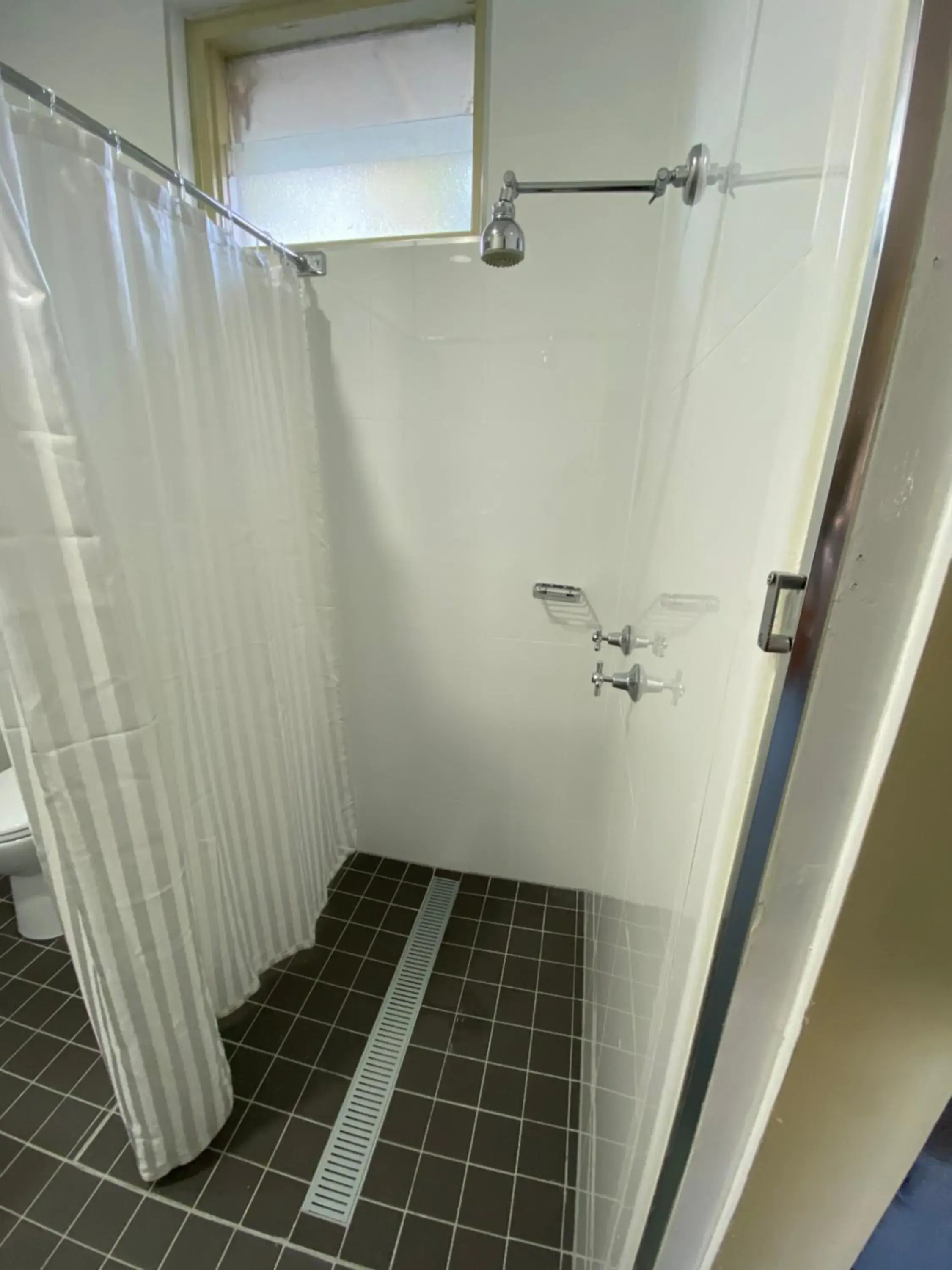 Bathroom in Bucketts Way Motel Gloucester Bathroom in Bucketts Way Motel Gloucester