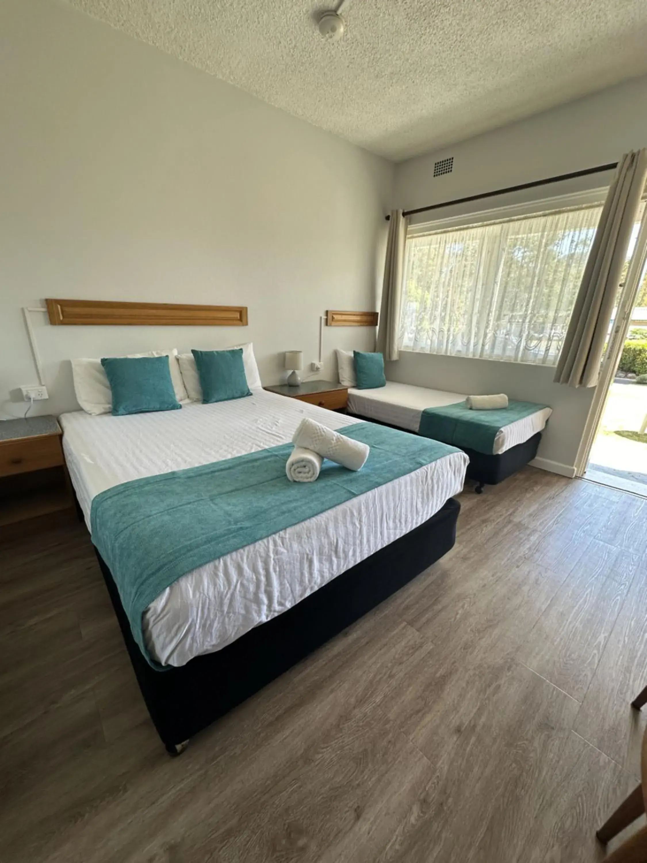 Bed in Bucketts Way Motel Gloucester Bed in Bucketts Way Motel Gloucester