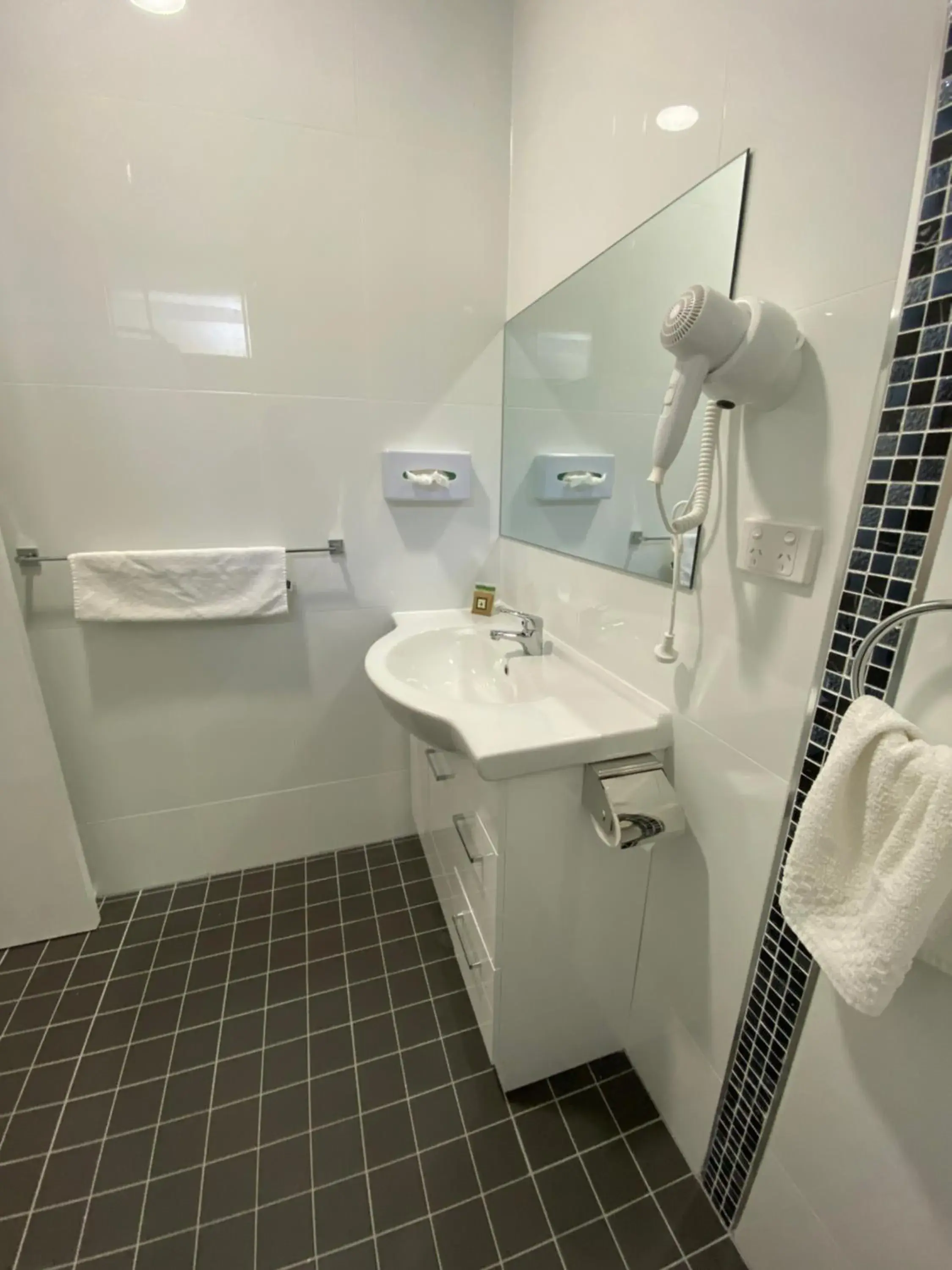 Bathroom in Bucketts Way Motel Gloucester Bathroom in Bucketts Way Motel Gloucester