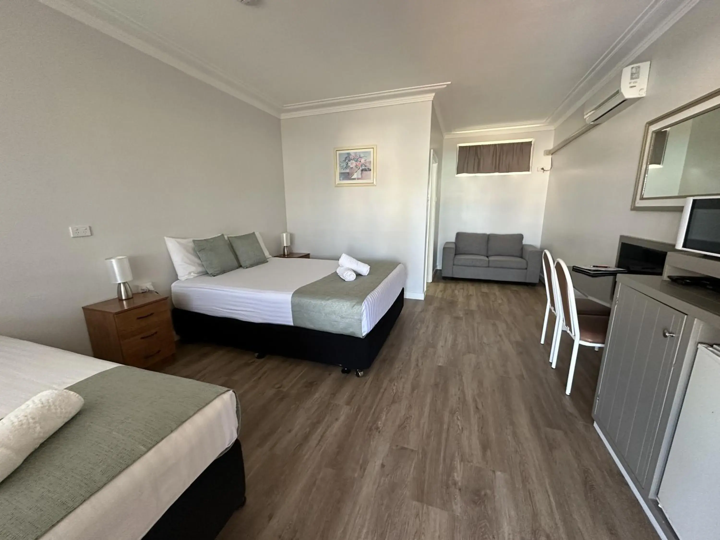 Bed in Bucketts Way Motel Gloucester Bed in Bucketts Way Motel Gloucester