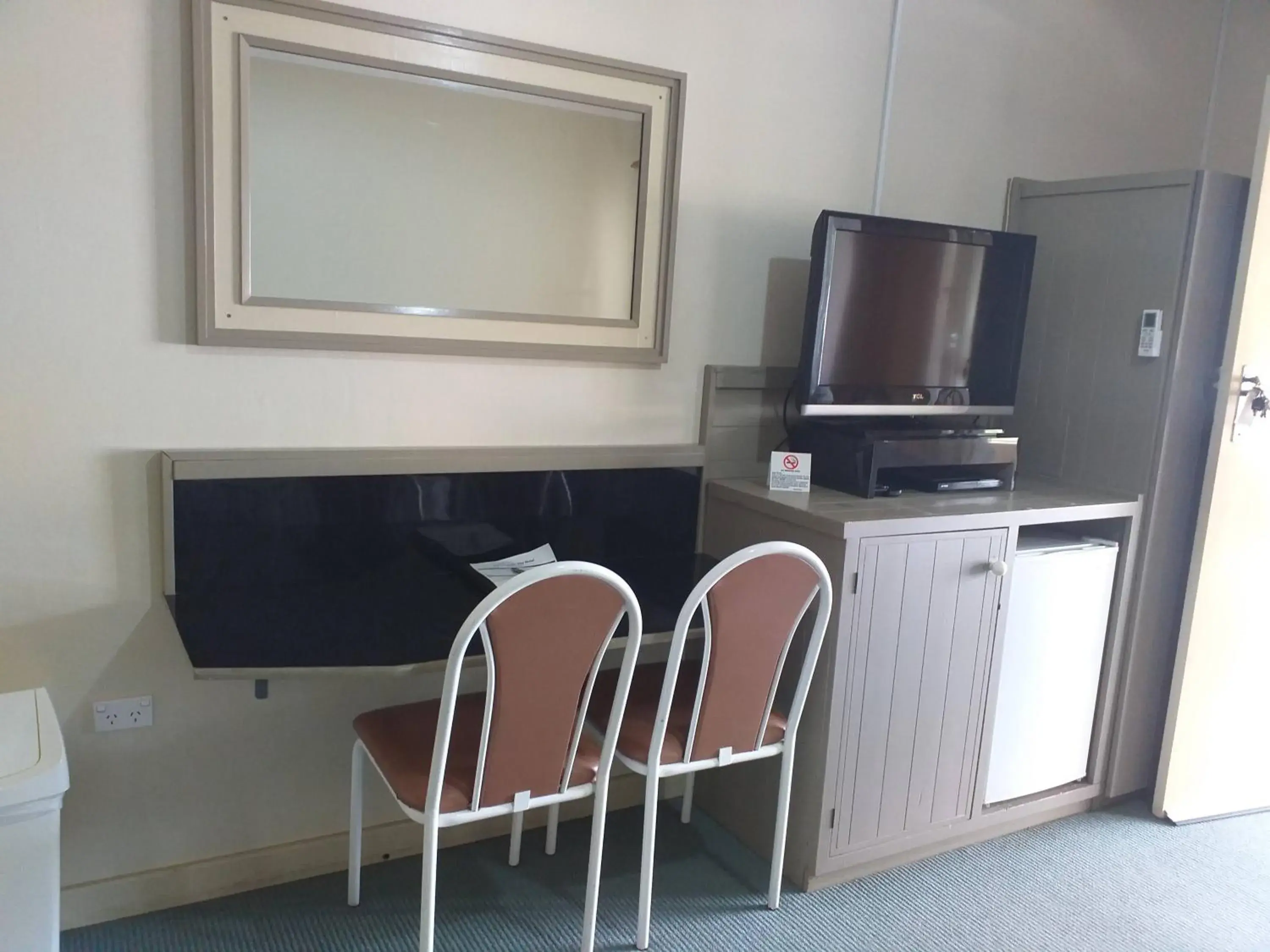 Deluxe Single Room in Bucketts Way Motel Gloucester Deluxe Single Room in Bucketts Way Motel Gloucester