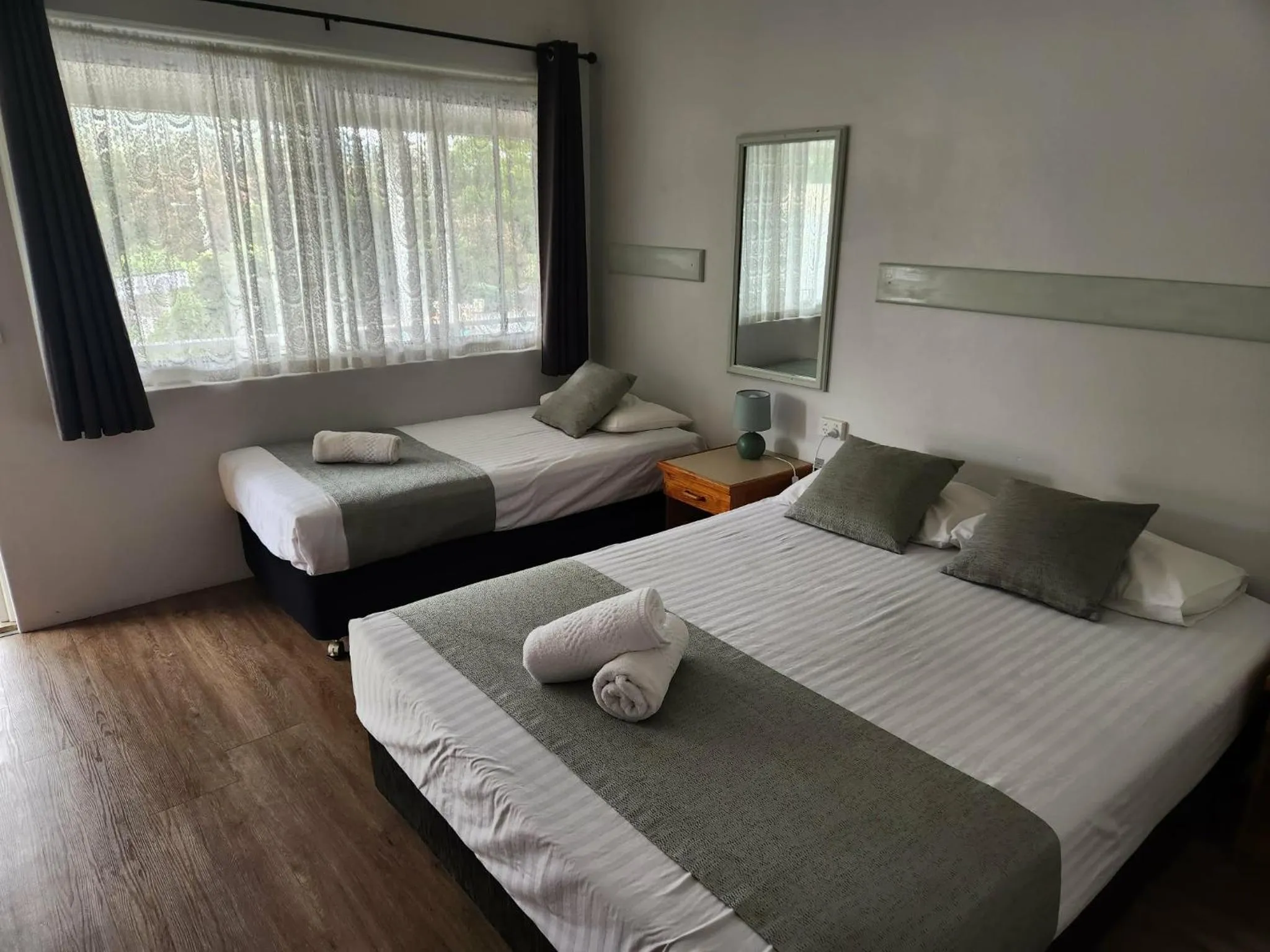 Bed in Bucketts Way Motel Gloucester