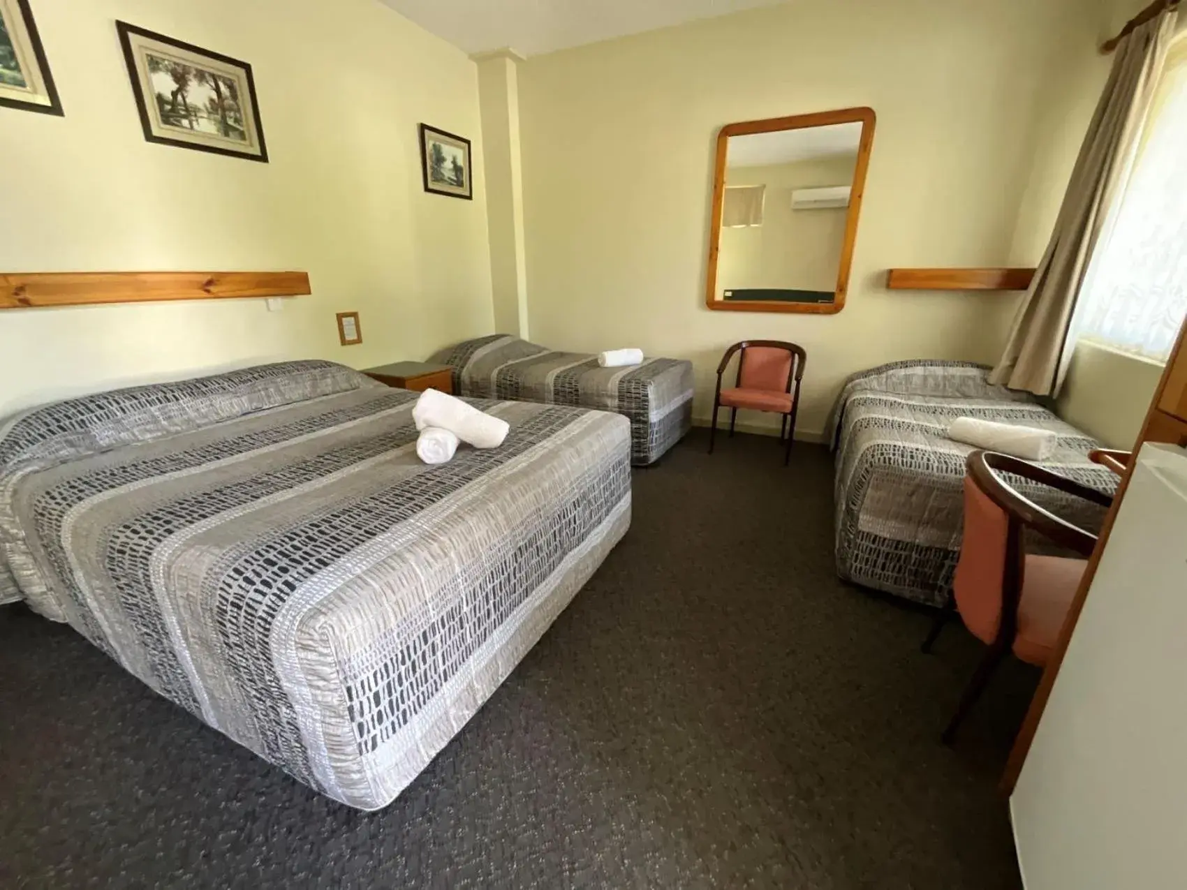 Bed in Bucketts Way Motel Gloucester Bed in Bucketts Way Motel Gloucester