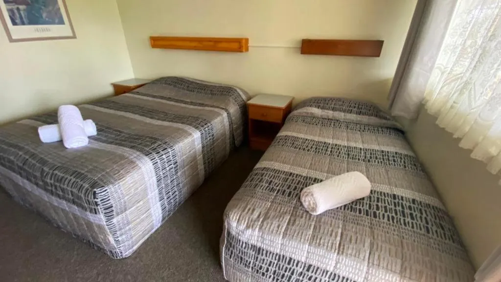 Bed in Bucketts Way Motel Gloucester