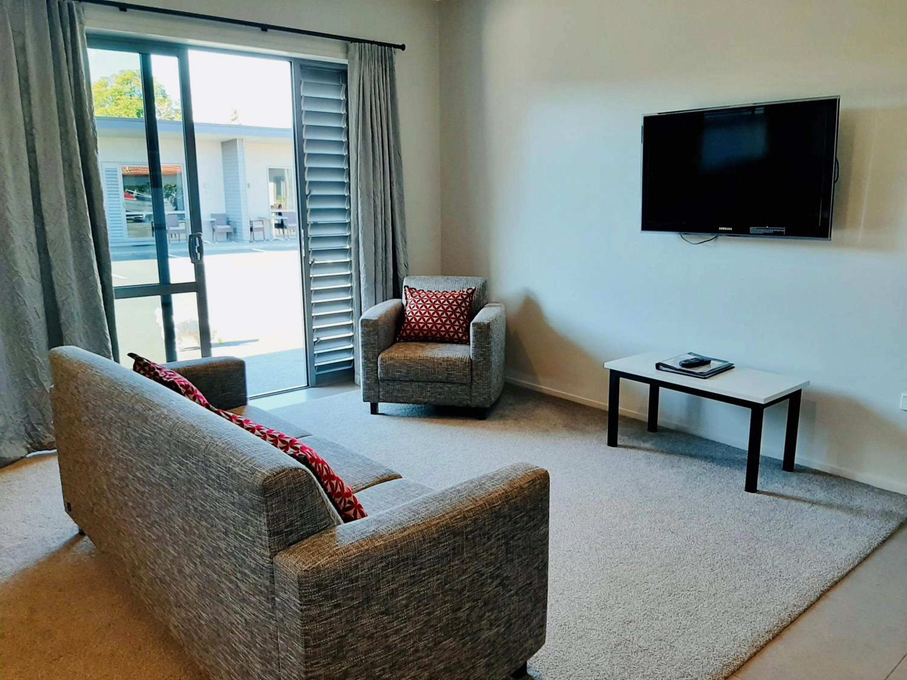 Coffee/tea facilities in 37 The Landing Motel