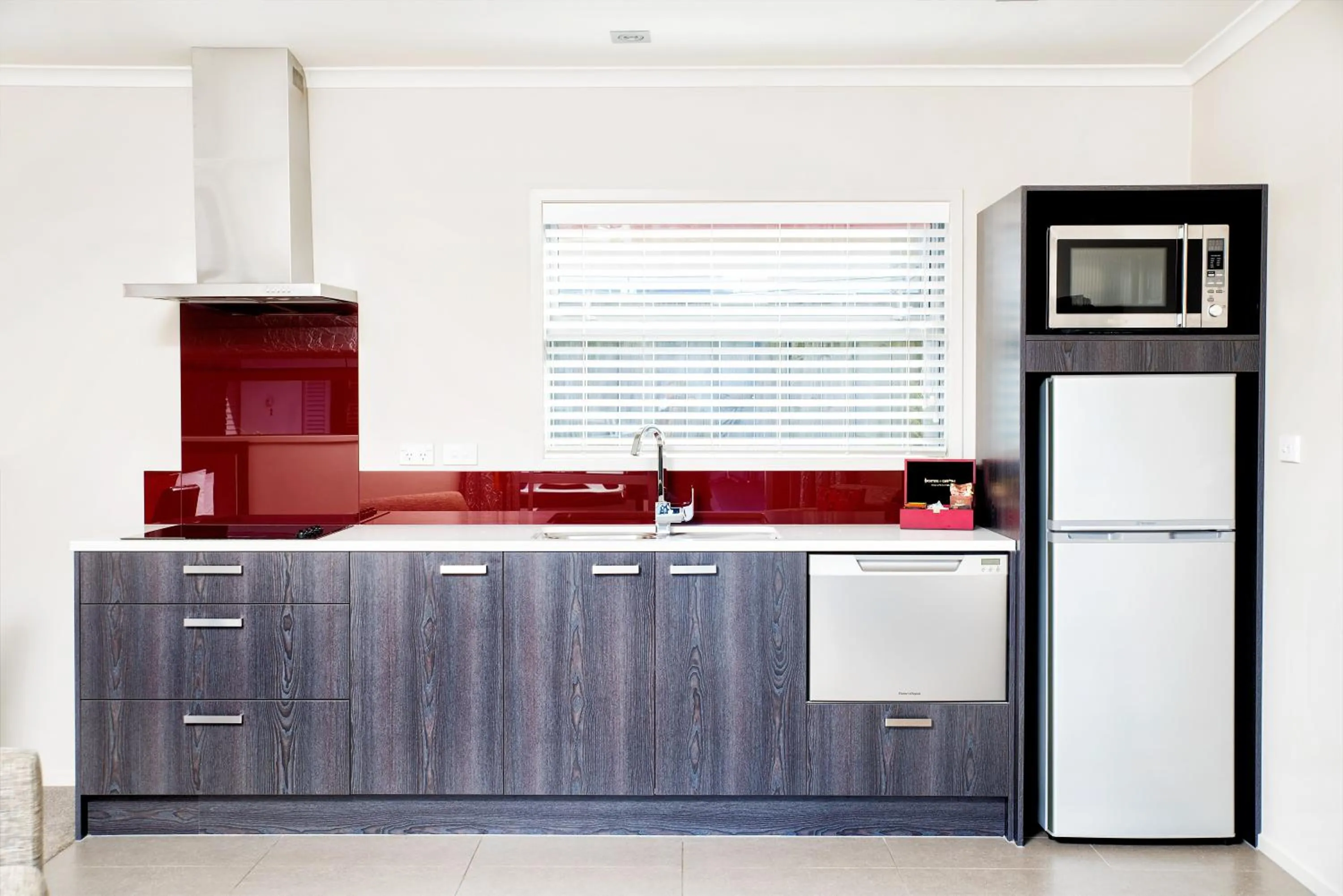 Kitchen or kitchenette in 37 The Landing Motel