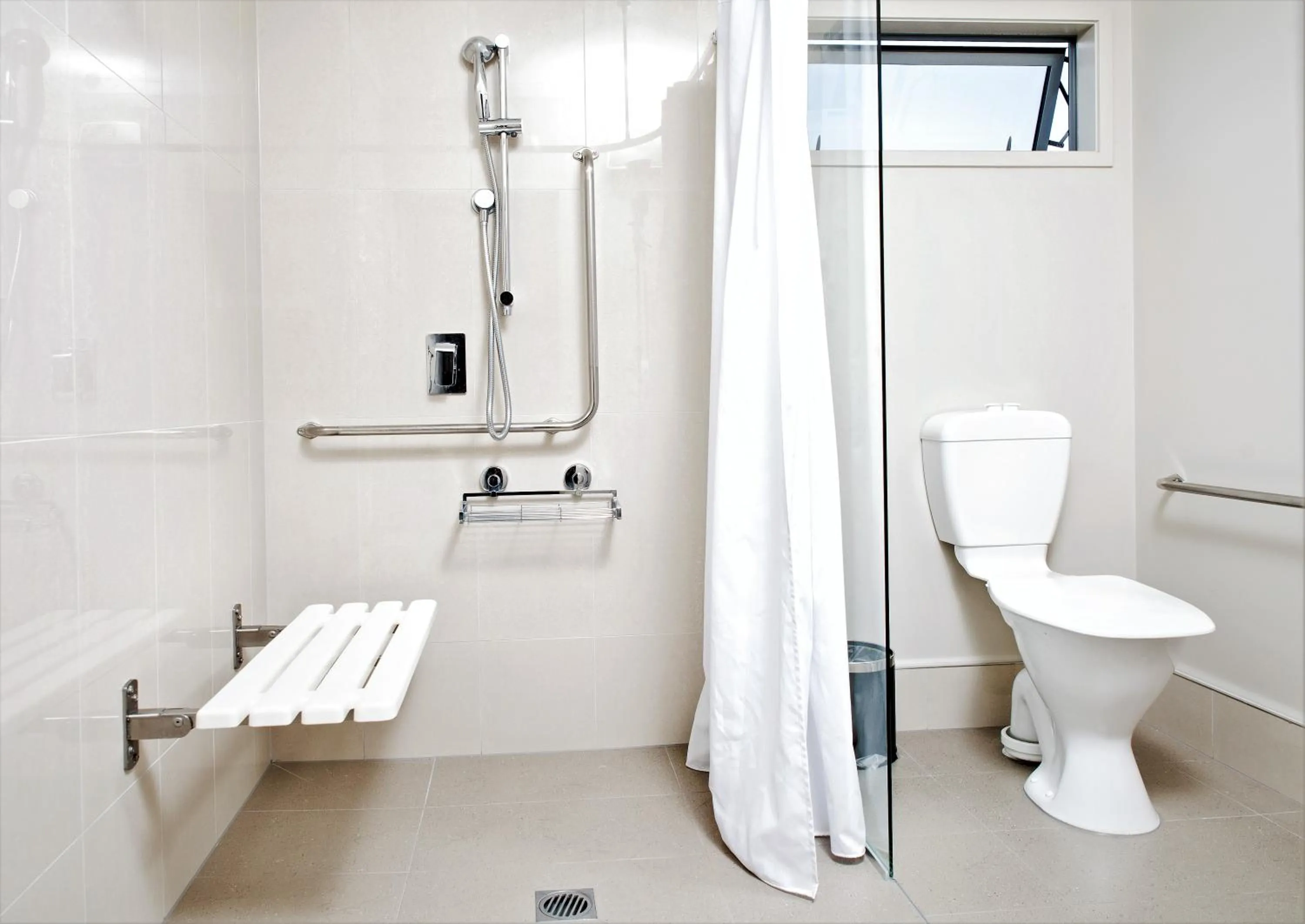 Shower in 37 The Landing Motel