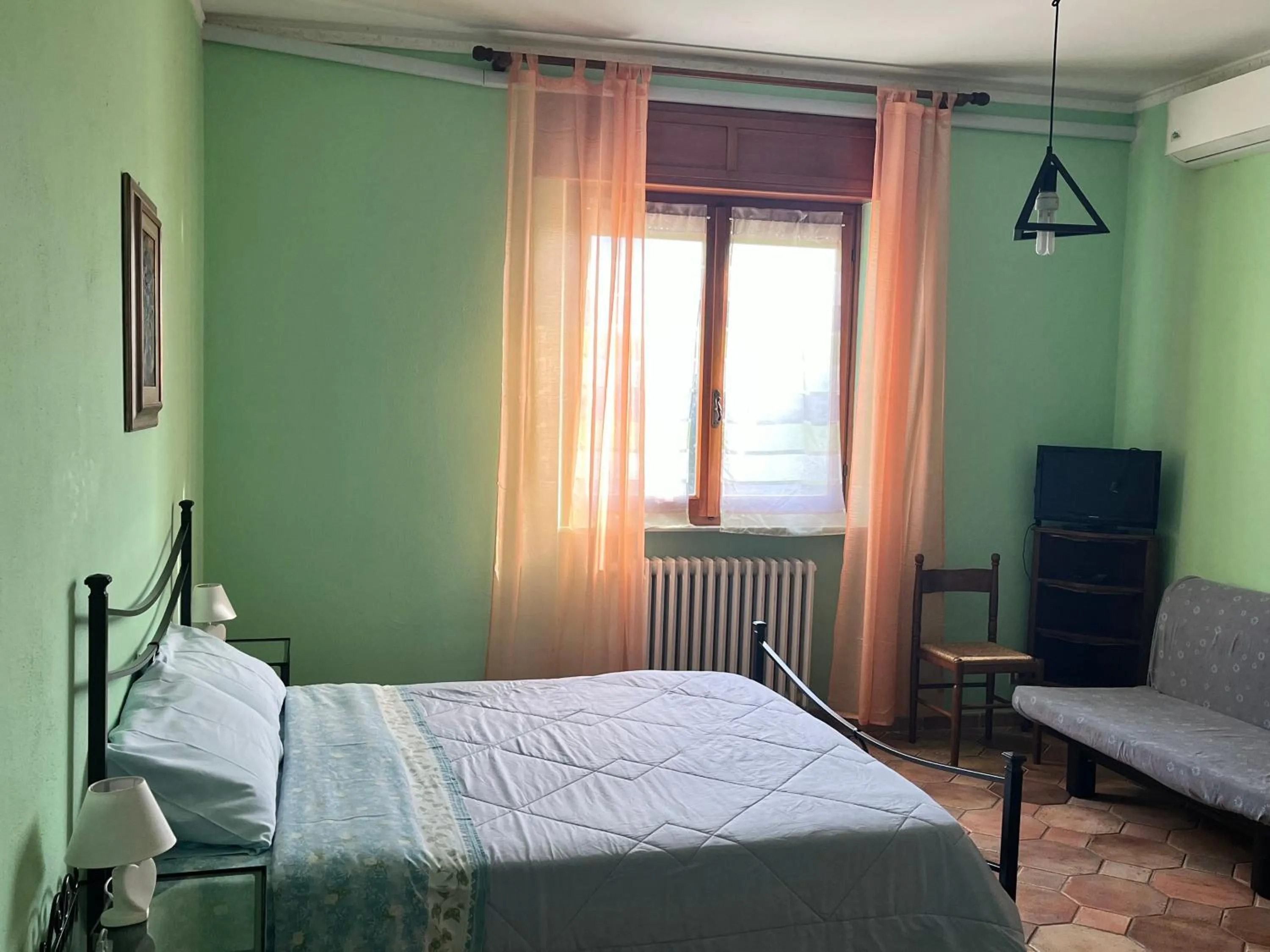 Photo of the whole room, Bed in Casa T Bed and Breakfast & Home Restaurant di Tacchino Simone