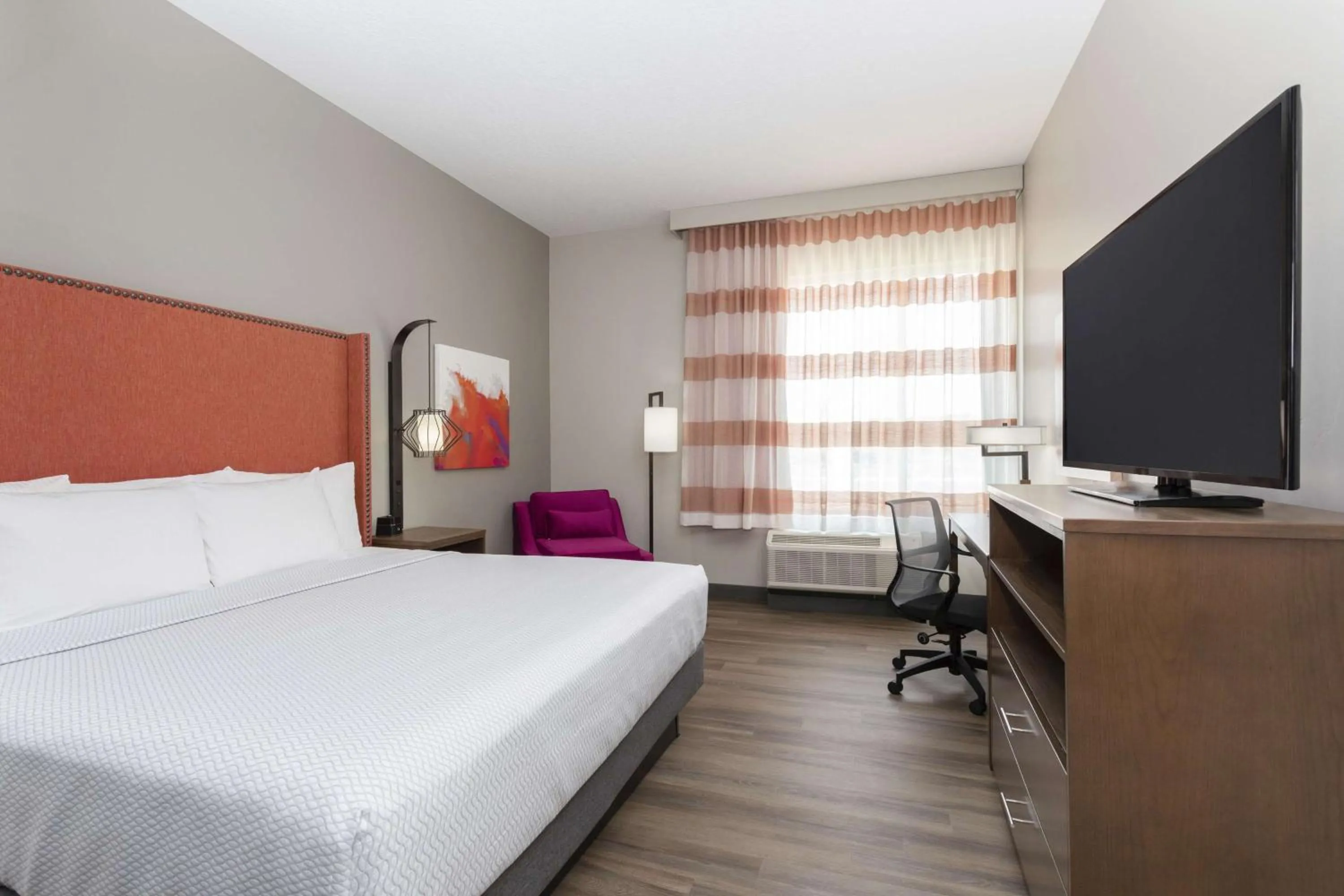 Photo of the whole room, Bed in La Quinta by Wyndham South Jordan