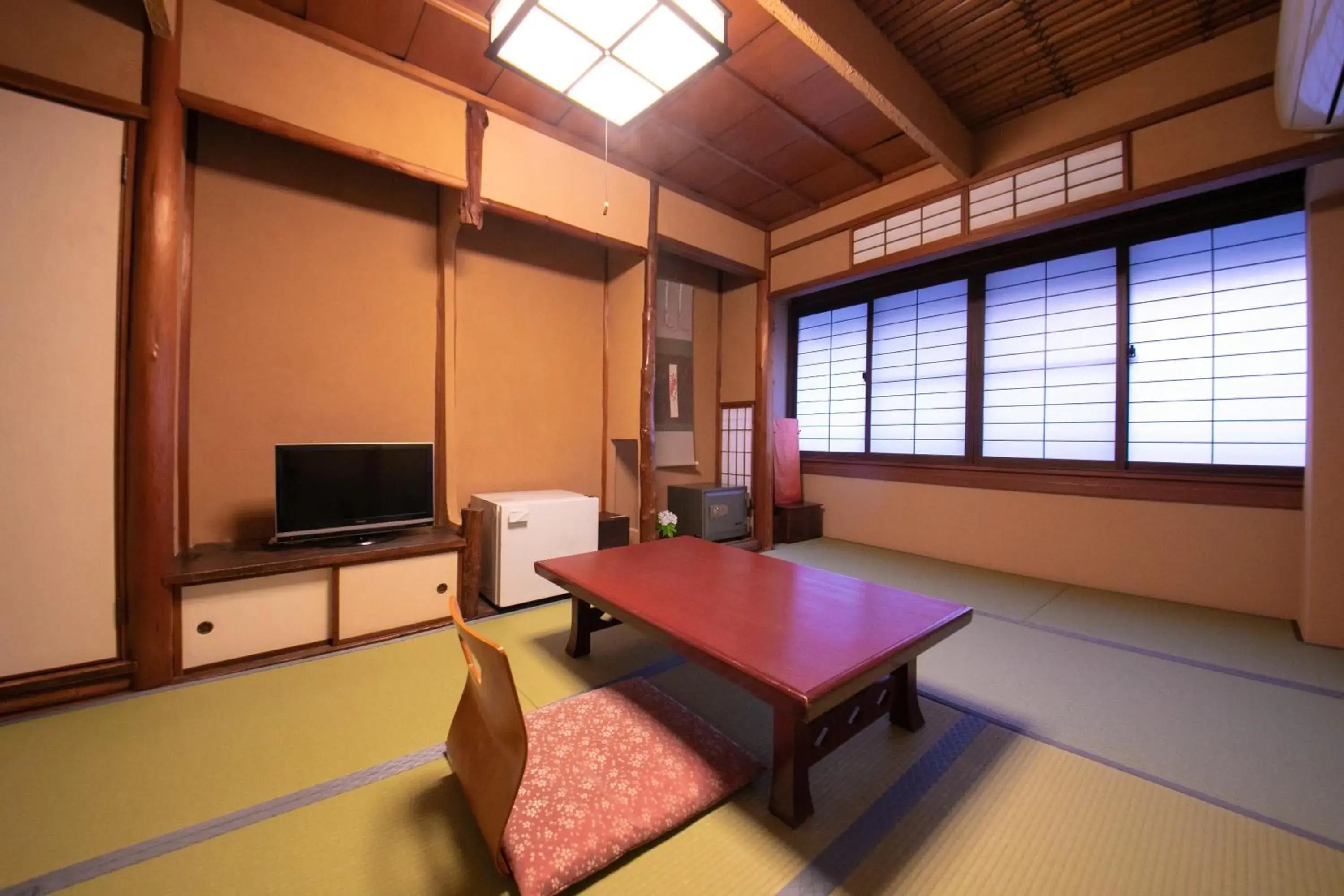 Photo of the whole room, TV/Entertainment Center in Ohanabo