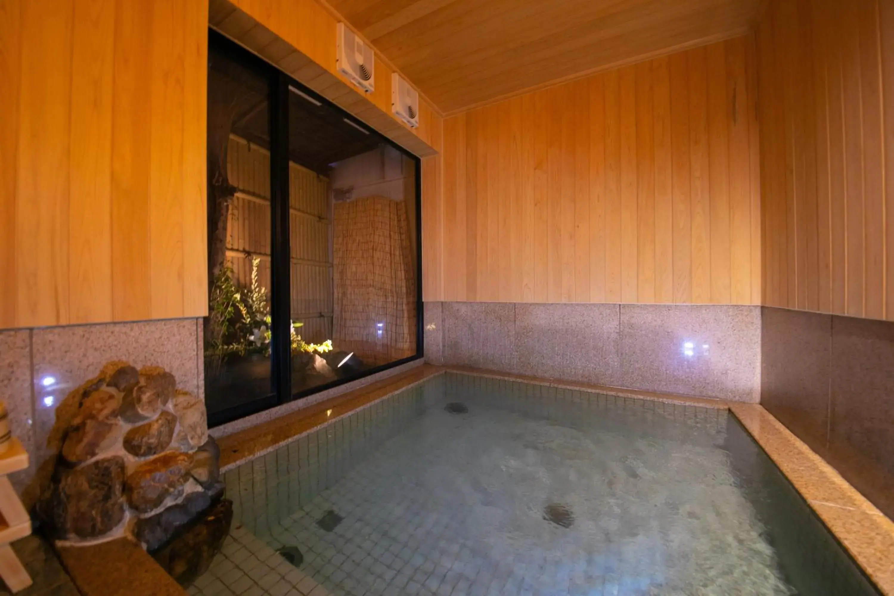 Public Bath, Swimming Pool in Ohanabo