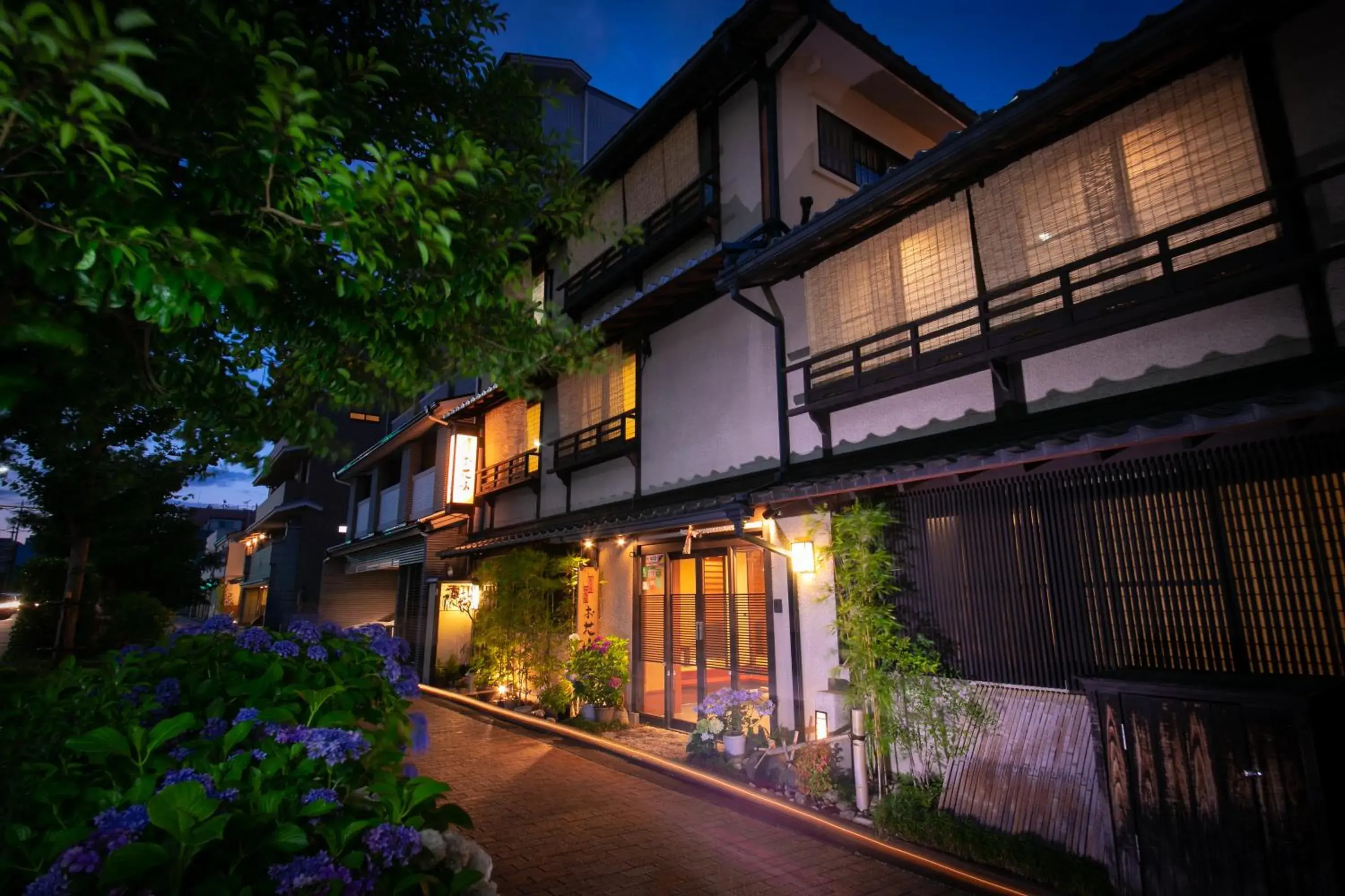 Facade/entrance, Property Building in Ohanabo