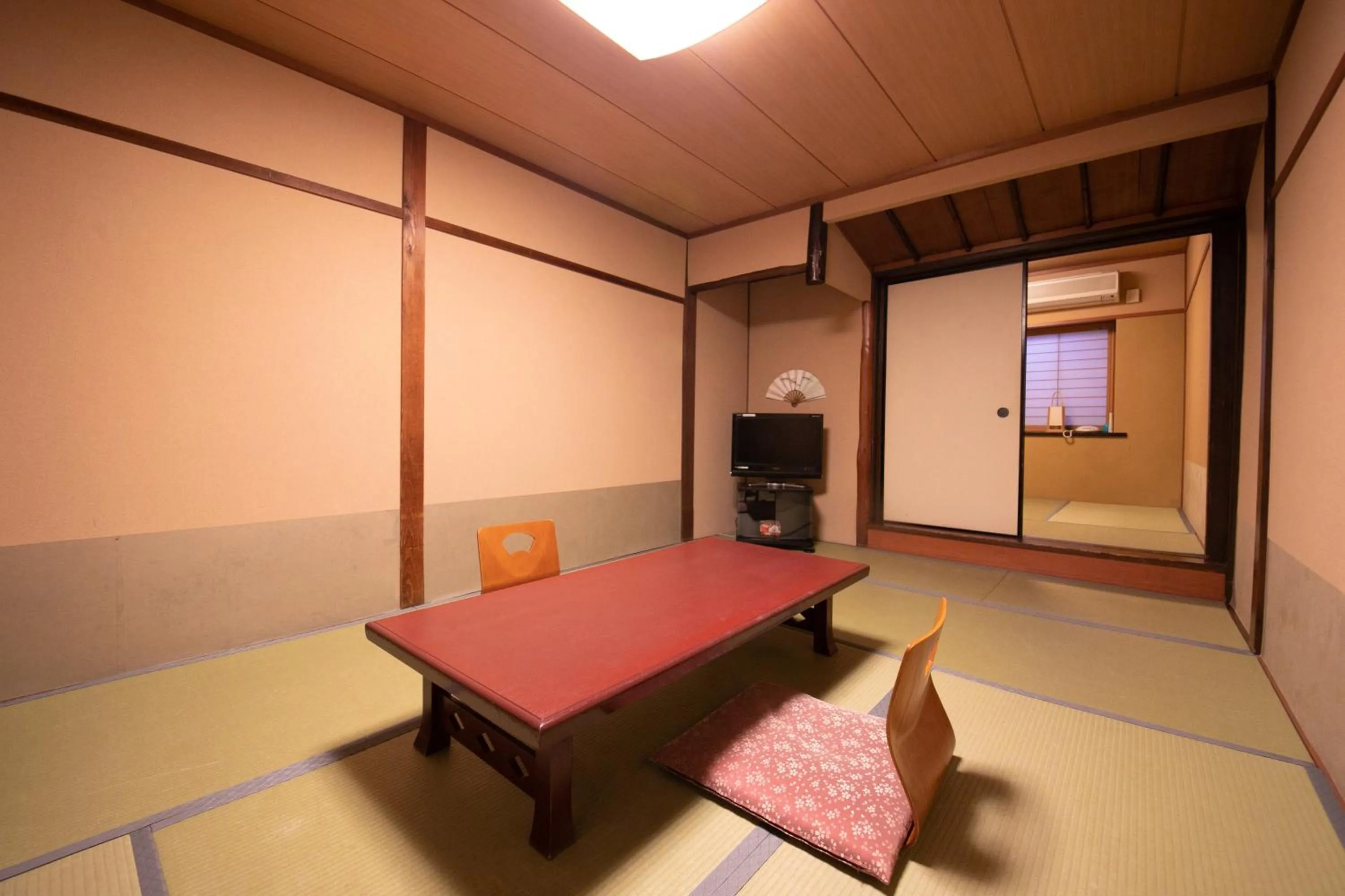 Photo of the whole room in Ohanabo