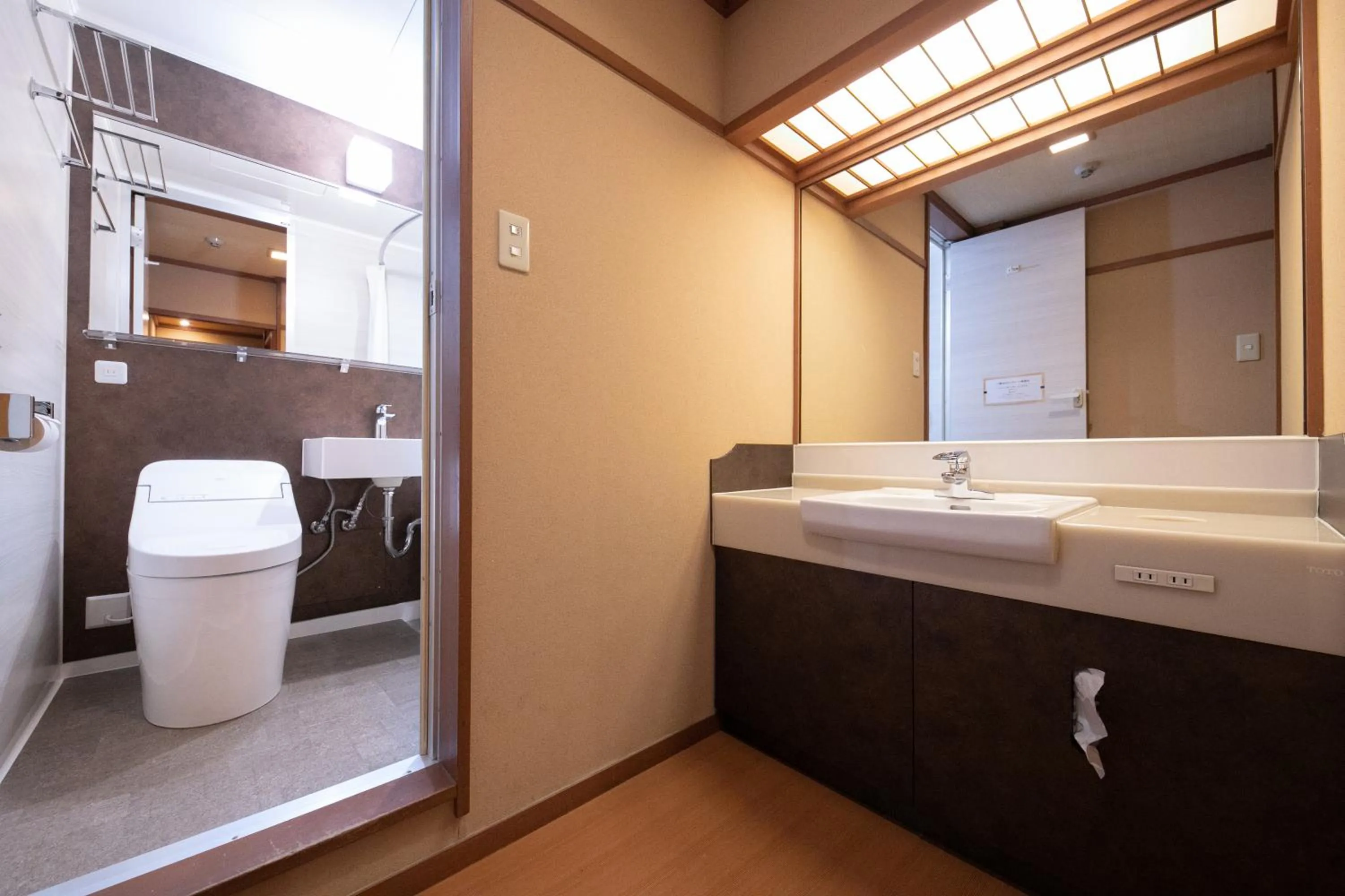 Shower, Bed in Ohanabo