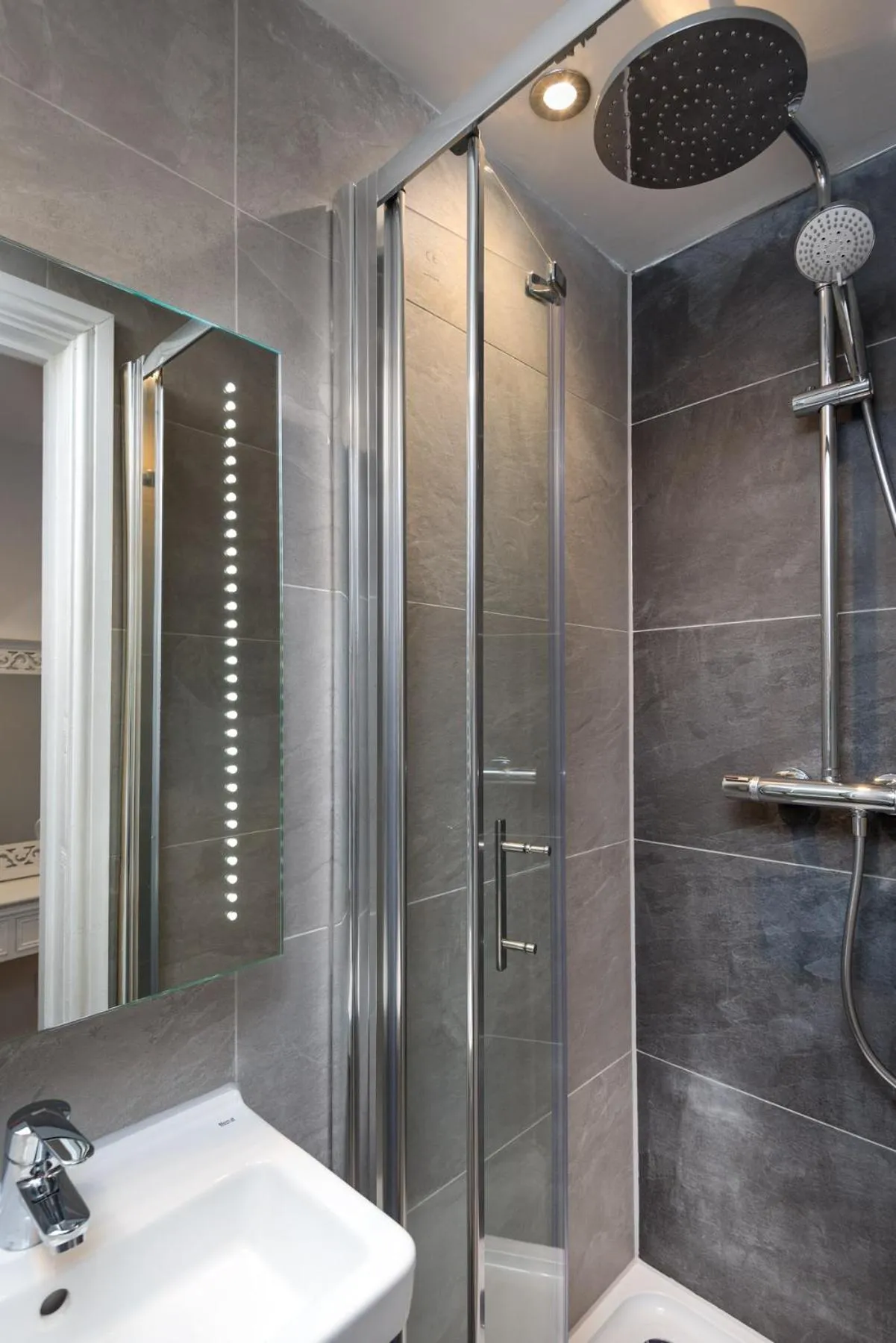 Shower in The King's Head