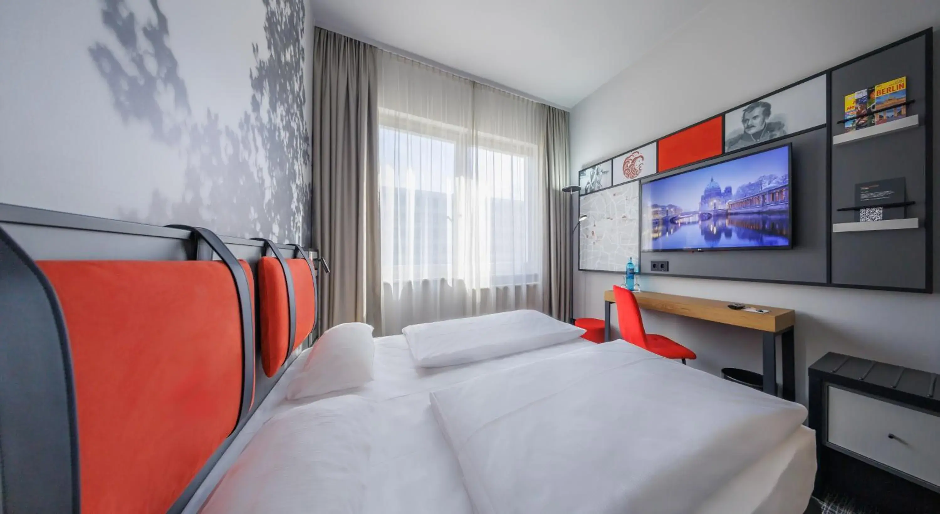 Bedroom, Bed in Hotel Lützow Bedroom, Bed in Hotel Lützow