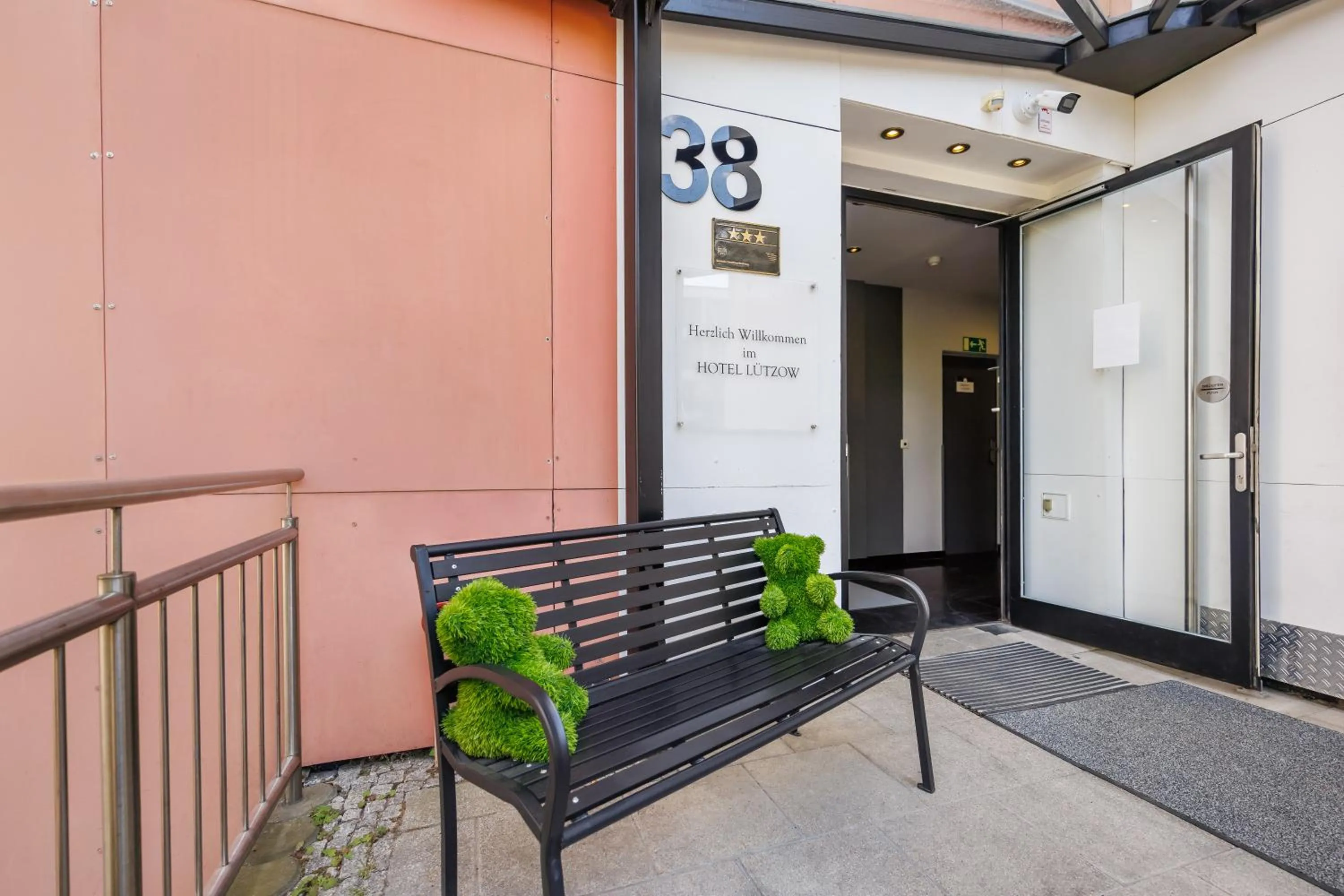 Facade/entrance in Hotel Lützow