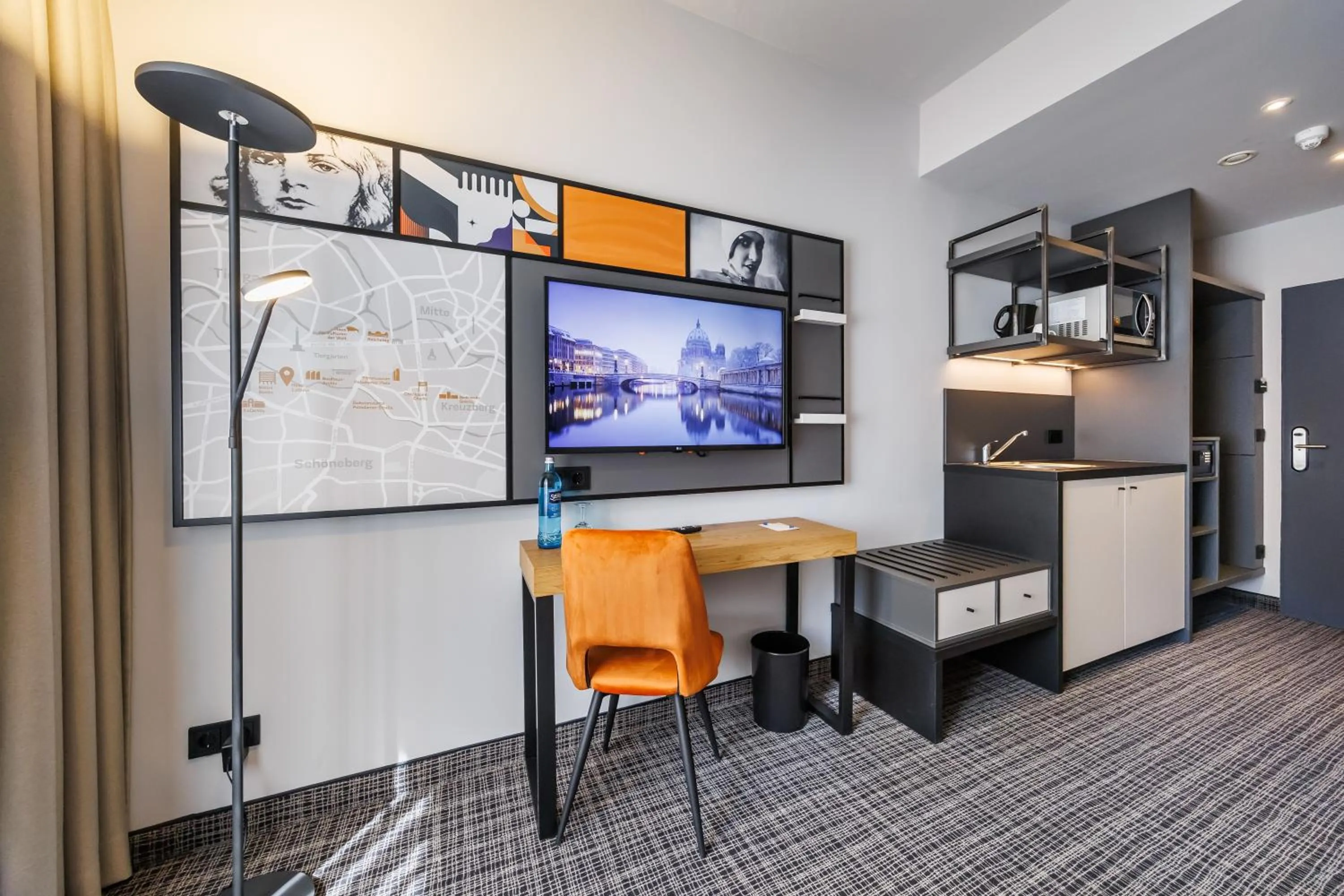 TV and multimedia in Hotel Lützow