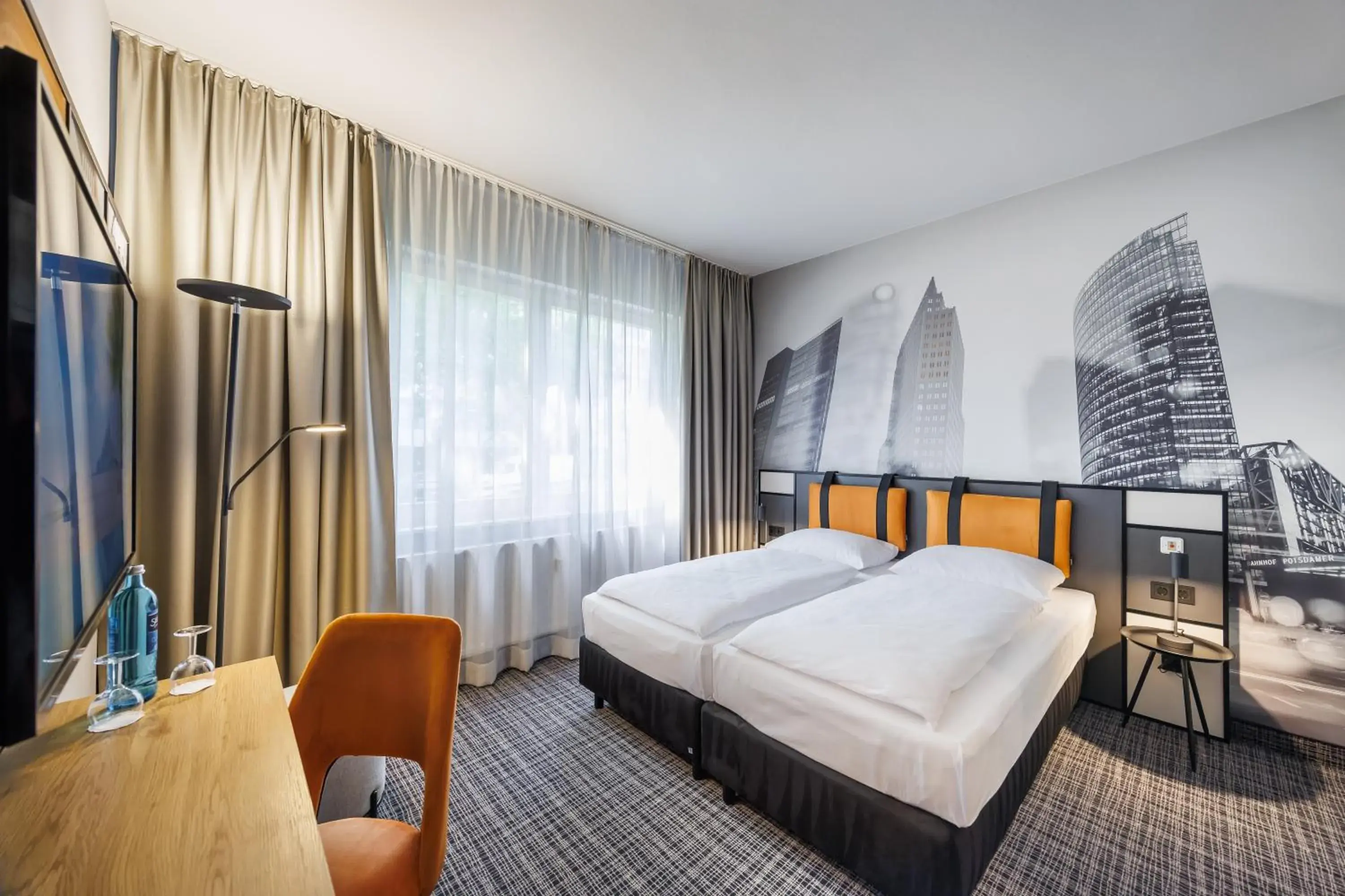 Bedroom, Bed in Hotel Lützow Bedroom, Bed in Hotel Lützow