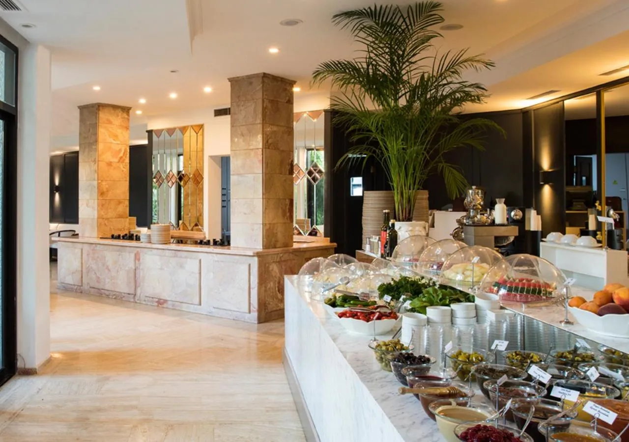 Restaurant/places to eat in Hotel Karia Princess