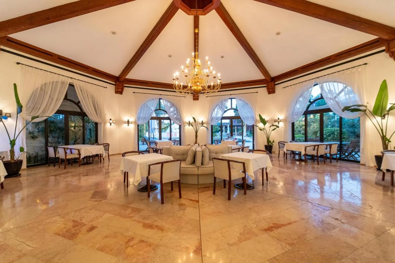 Restaurant/places to eat in Hotel Karia Princess