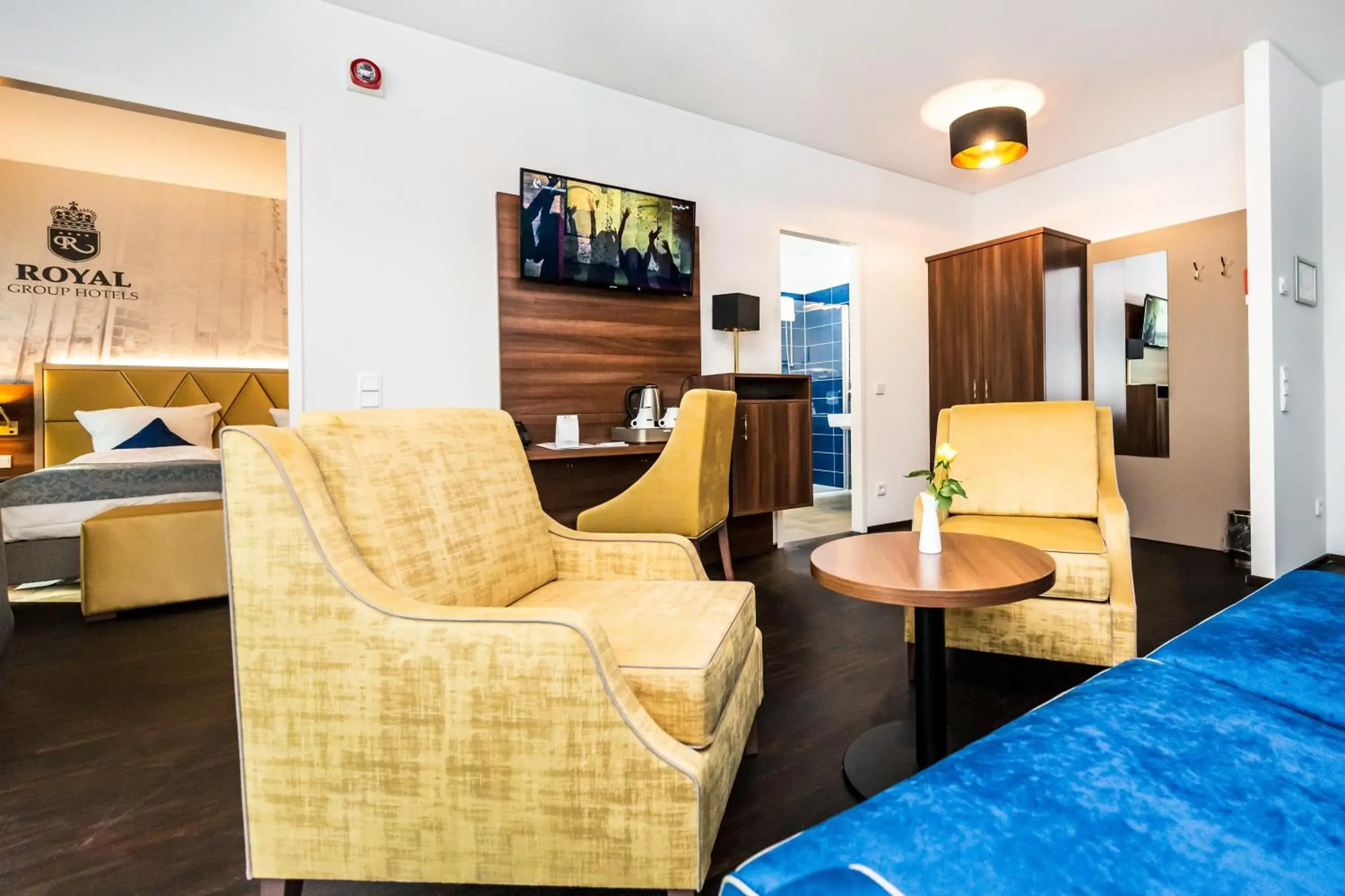 Photo of the whole room in Best Western Plus Royal Suites Photo of the whole room in Best Western Plus Royal Suites