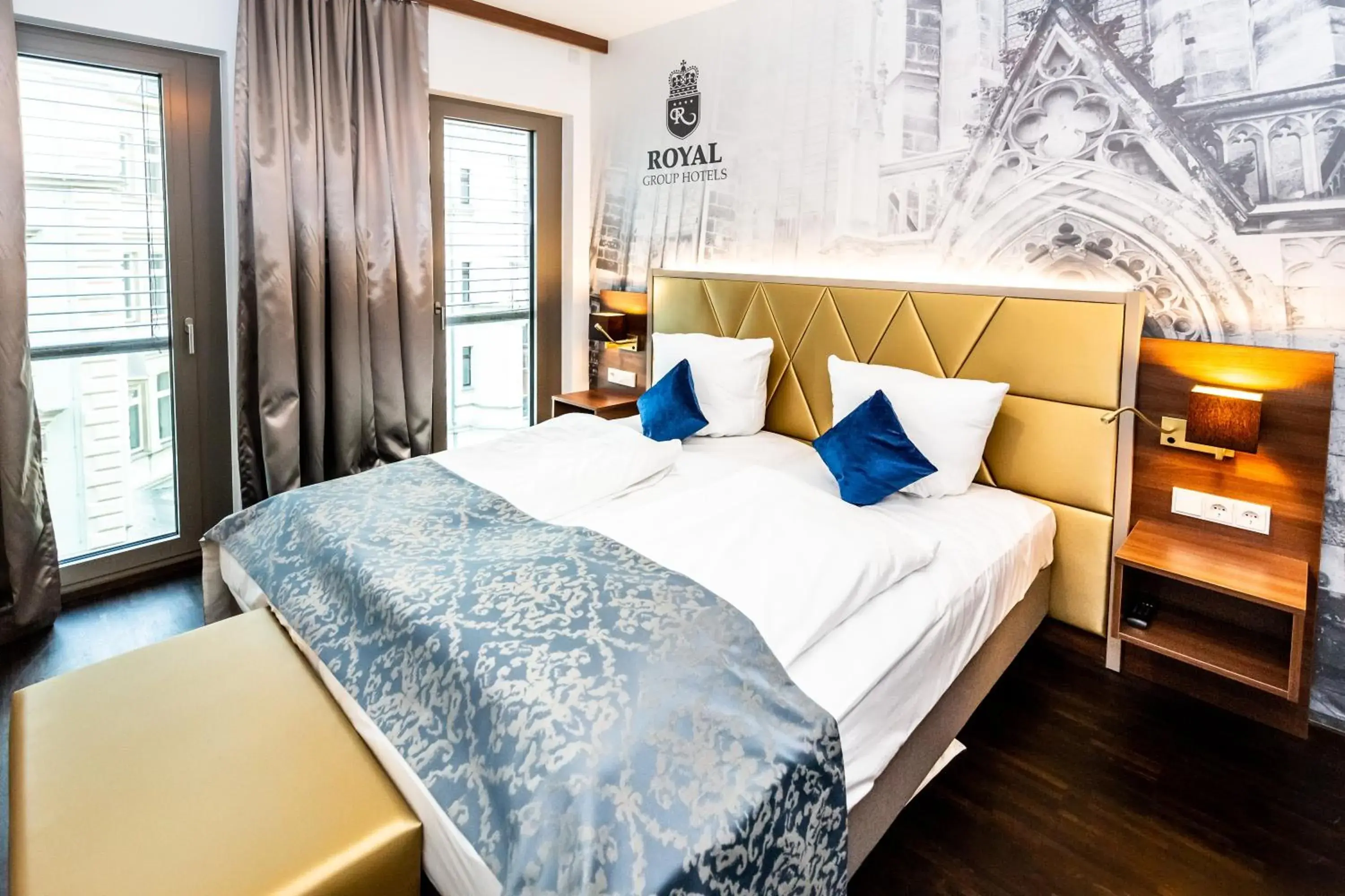 Photo of the whole room, Bed in Best Western Plus Royal Suites Photo of the whole room, Bed in Best Western Plus Royal Suites