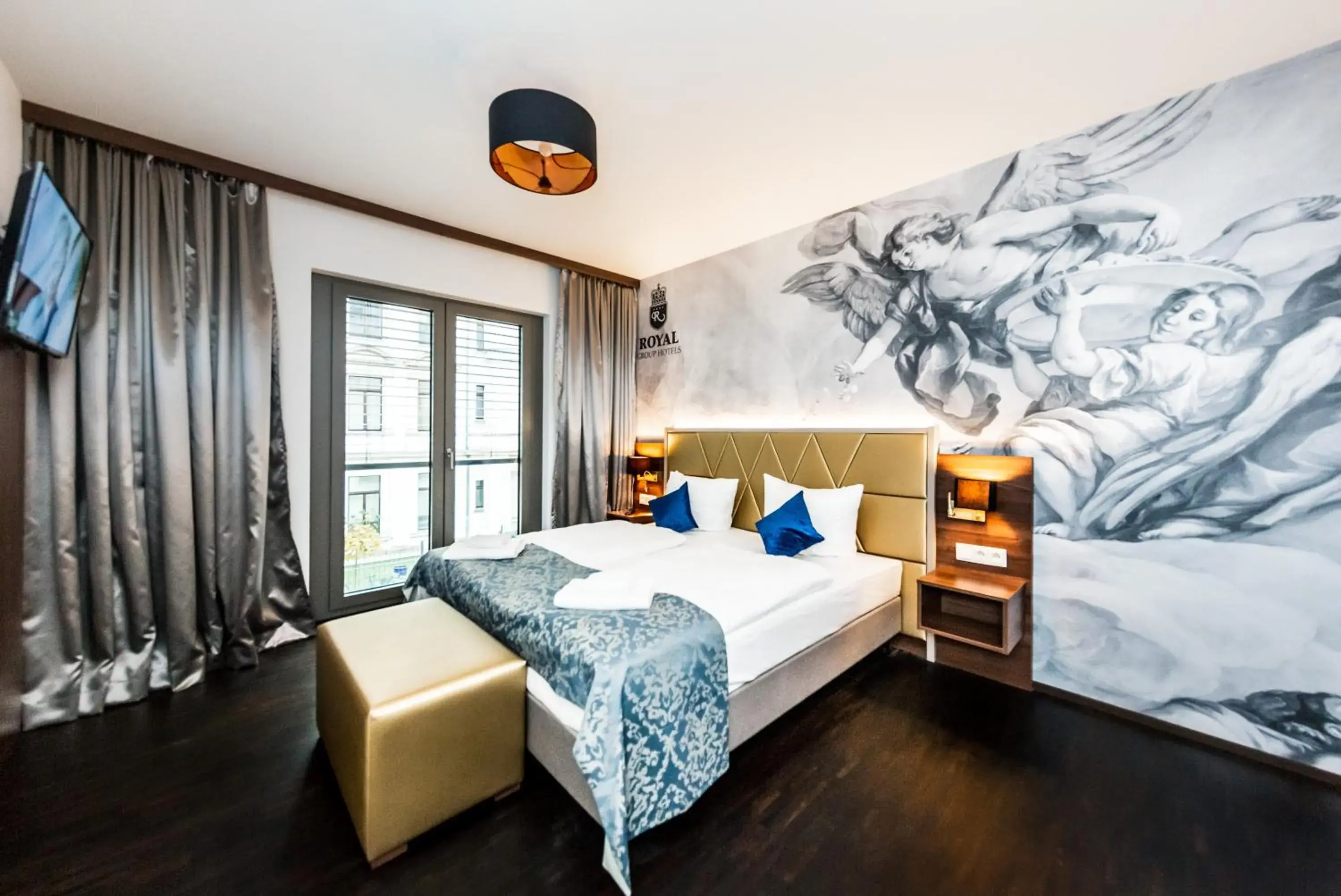 Photo of the whole room, Bed in Best Western Plus Royal Suites Photo of the whole room, Bed in Best Western Plus Royal Suites