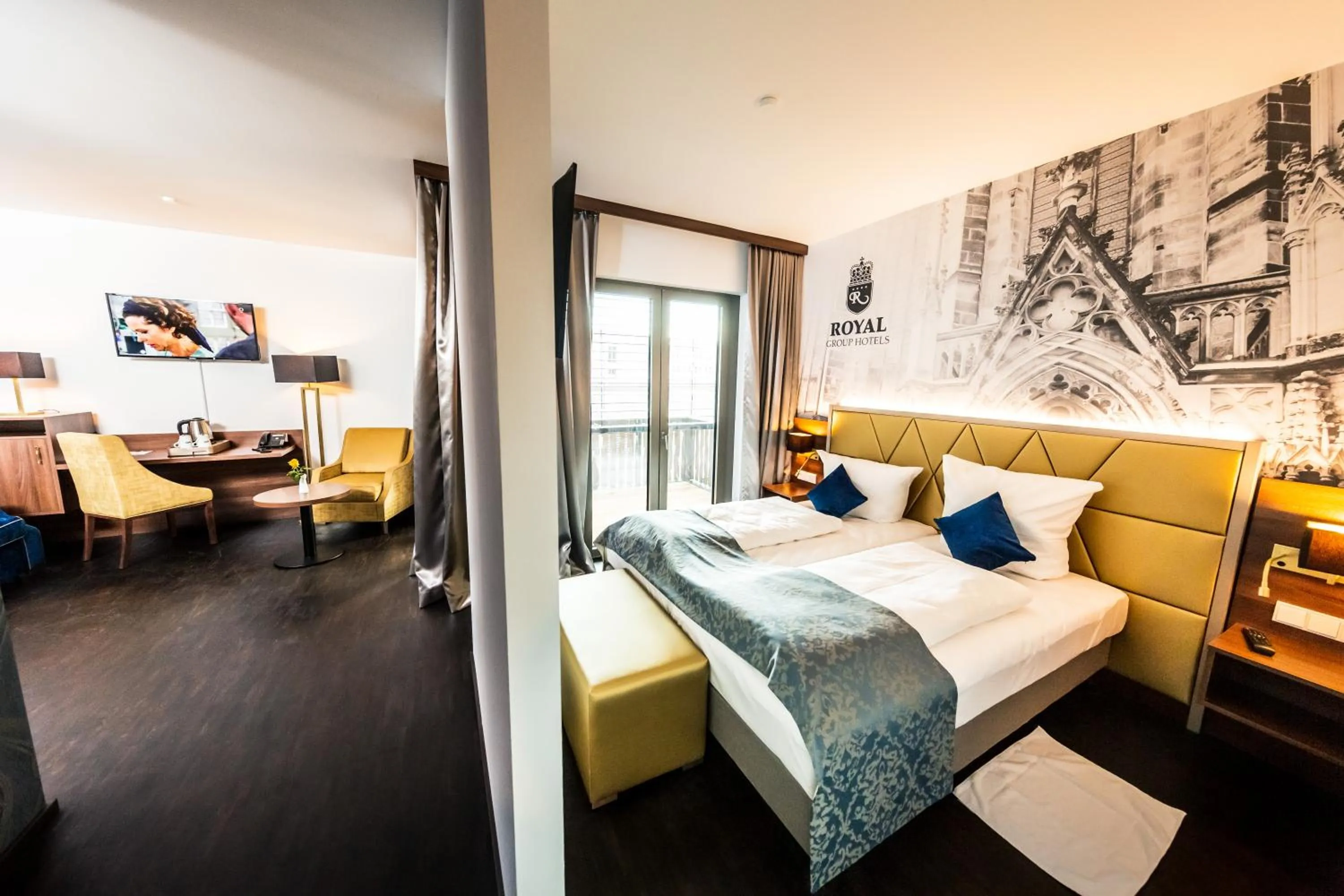 Bed in Best Western Plus Royal Suites