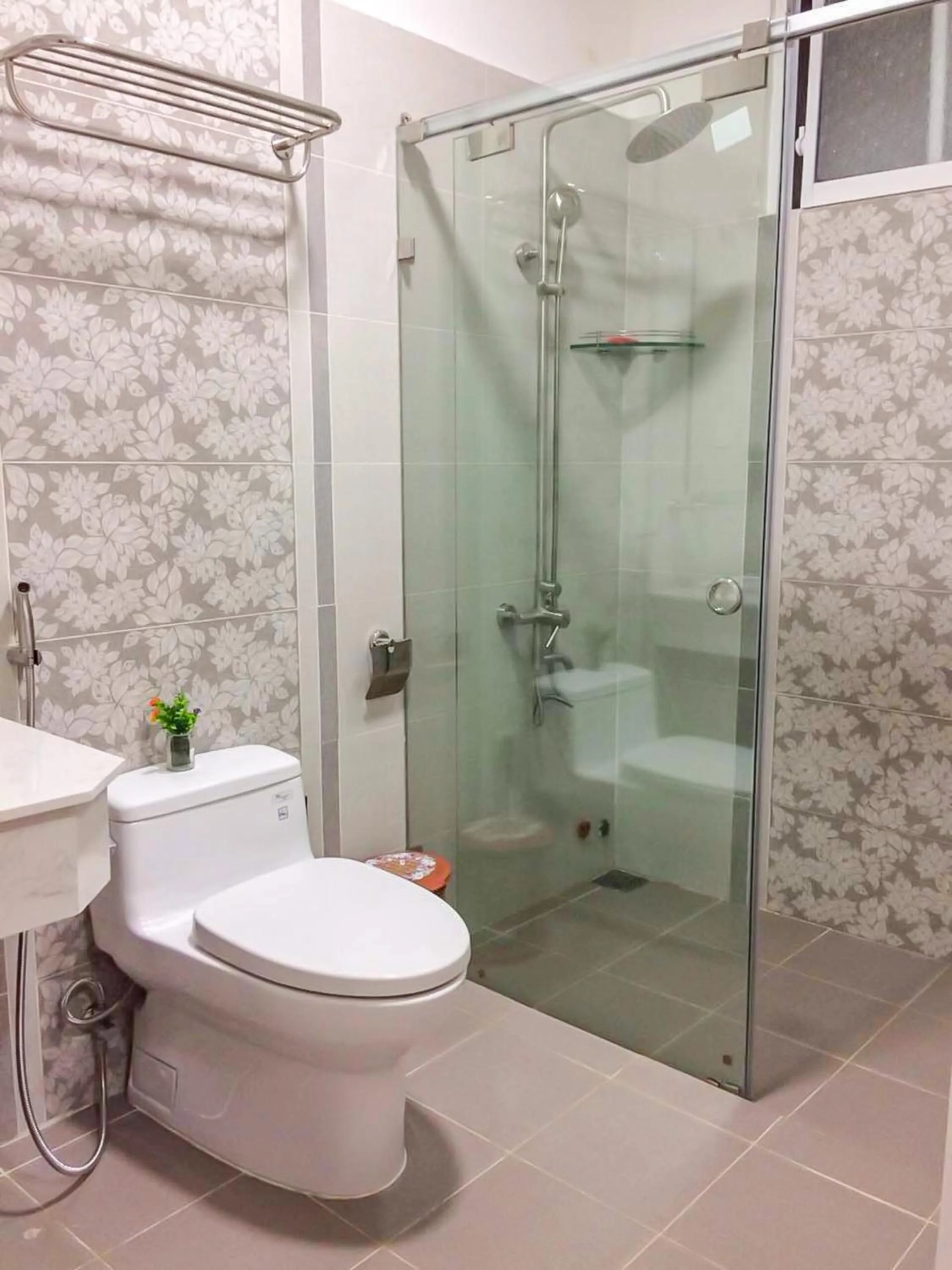 Shower in Jolie House