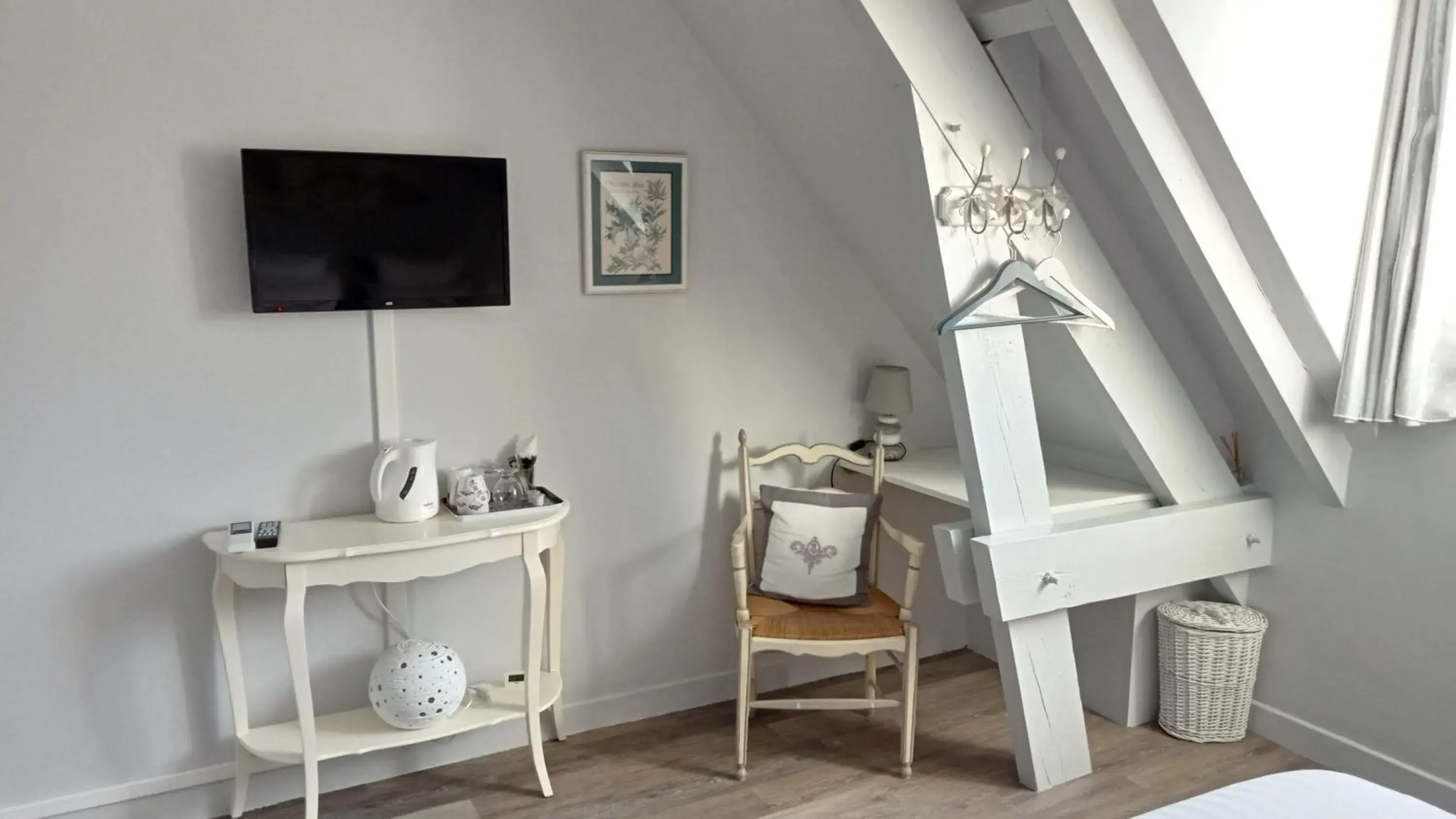 Standard Double Suite - single occupancy in Couleurs du temps - pres Giverny Standard Double Suite - single occupancy in Couleurs du temps - pres Giverny