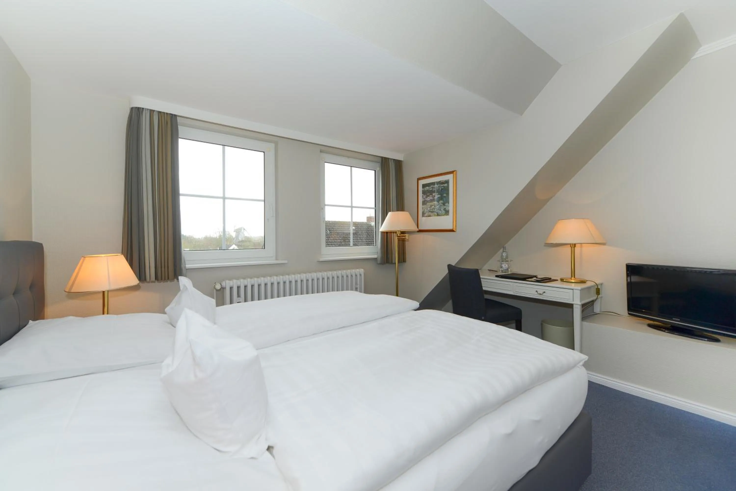 Bed in Kurhaus Hotel