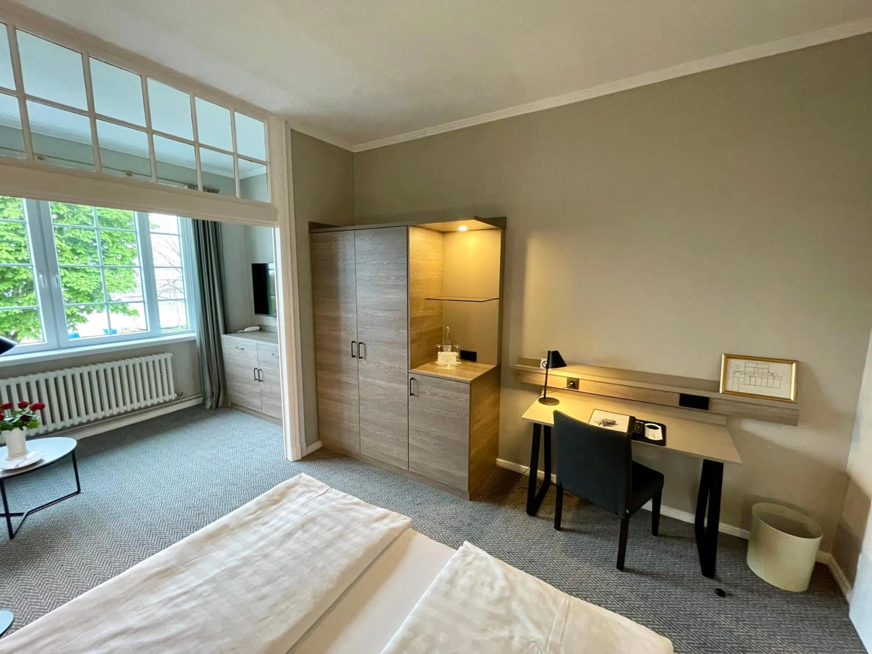 Photo of the whole room, Bed in Kurhaus Hotel
