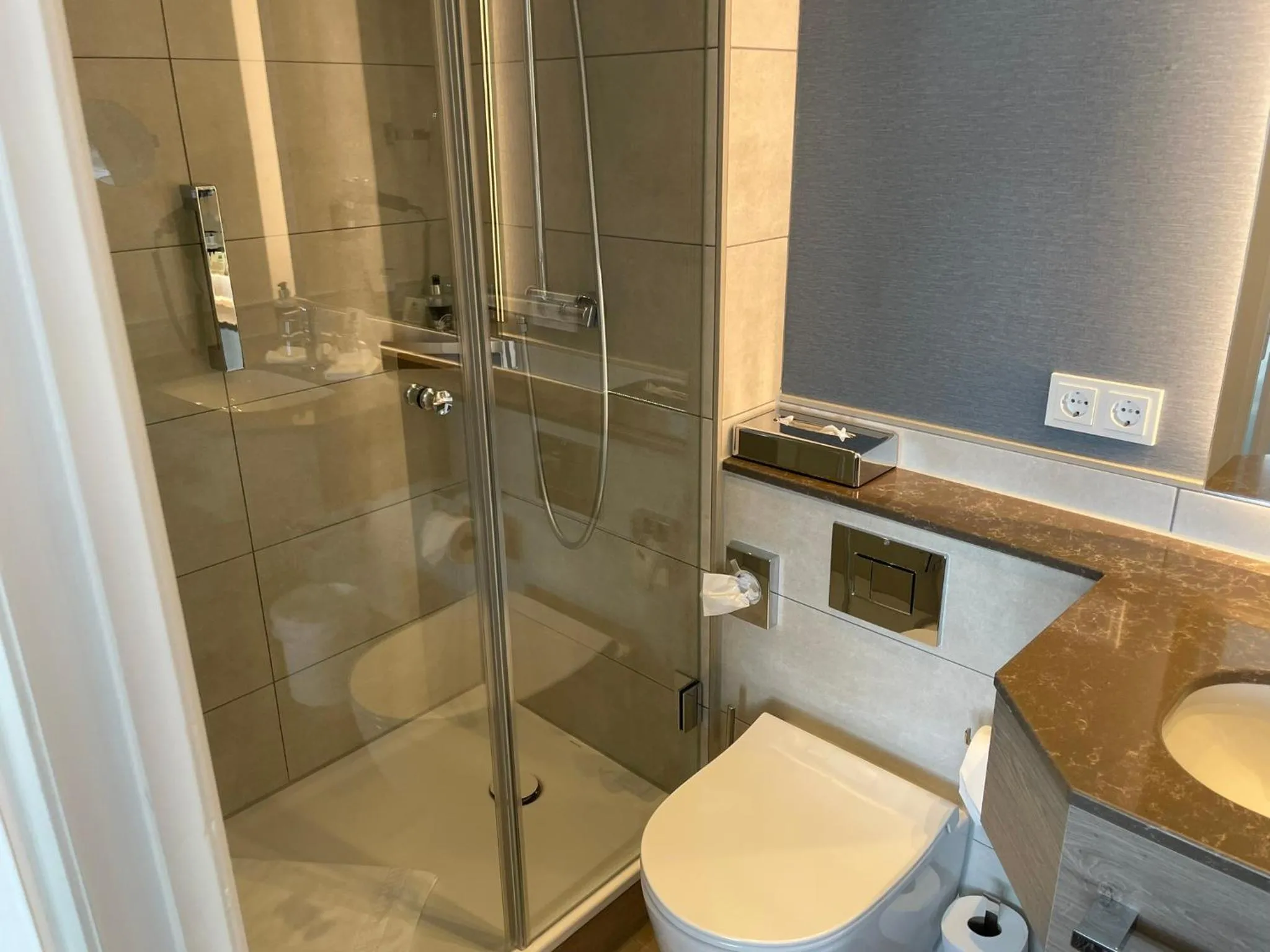 Bathroom in Kurhaus Hotel