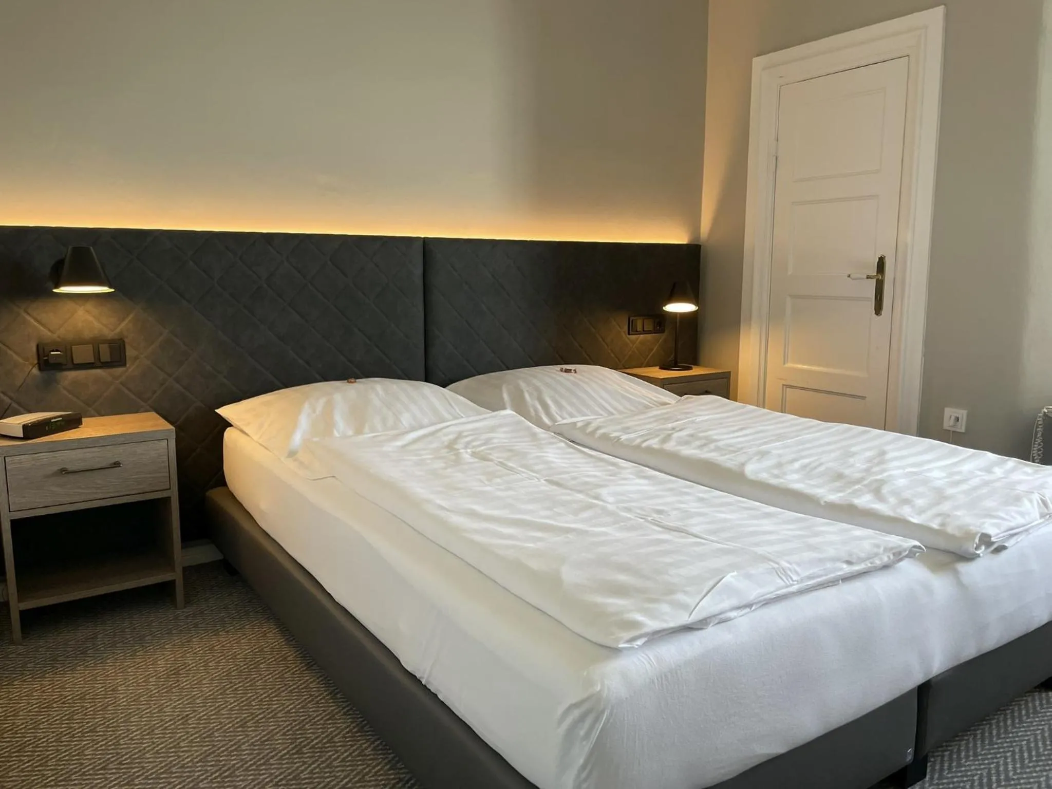 Bed in Kurhaus Hotel