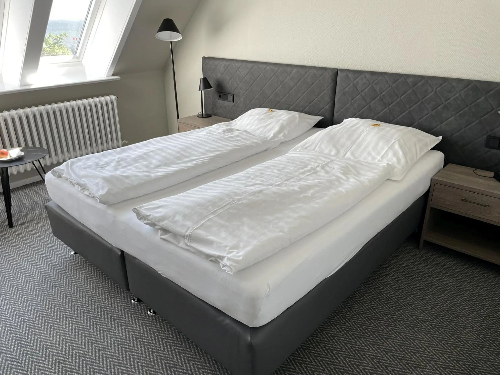 Bed in Kurhaus Hotel