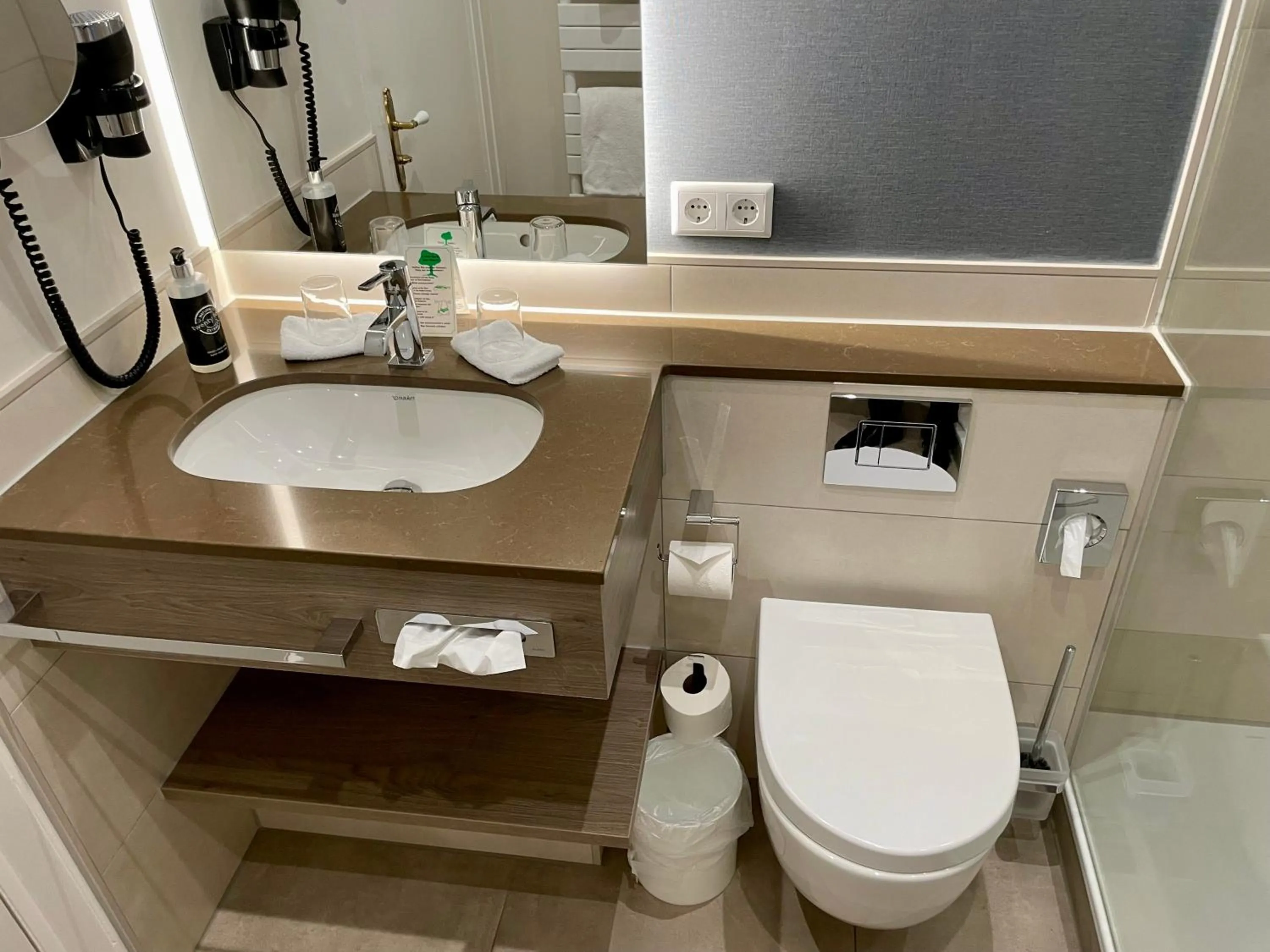 Toilet in Kurhaus Hotel
