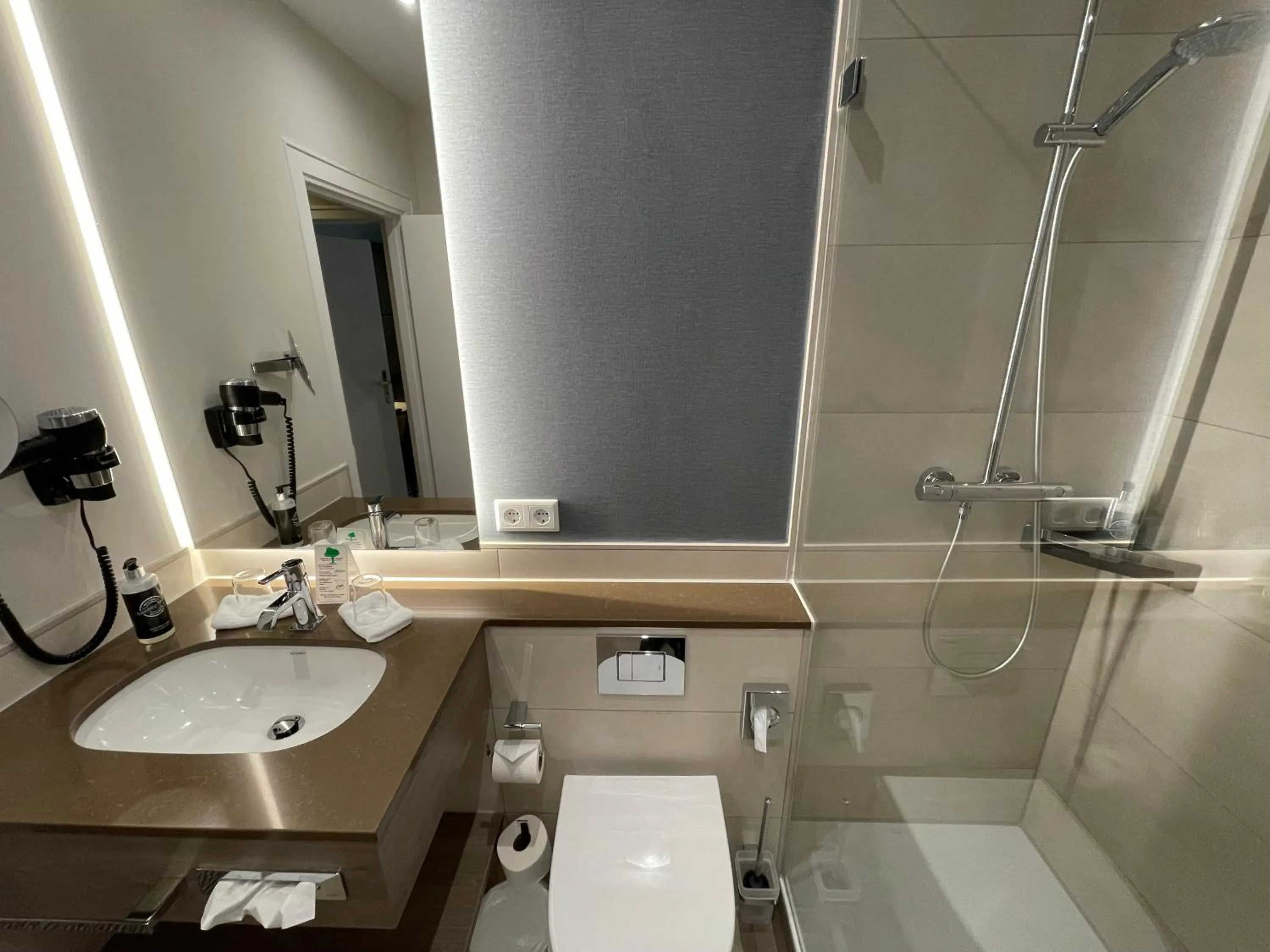 Bathroom in Kurhaus Hotel