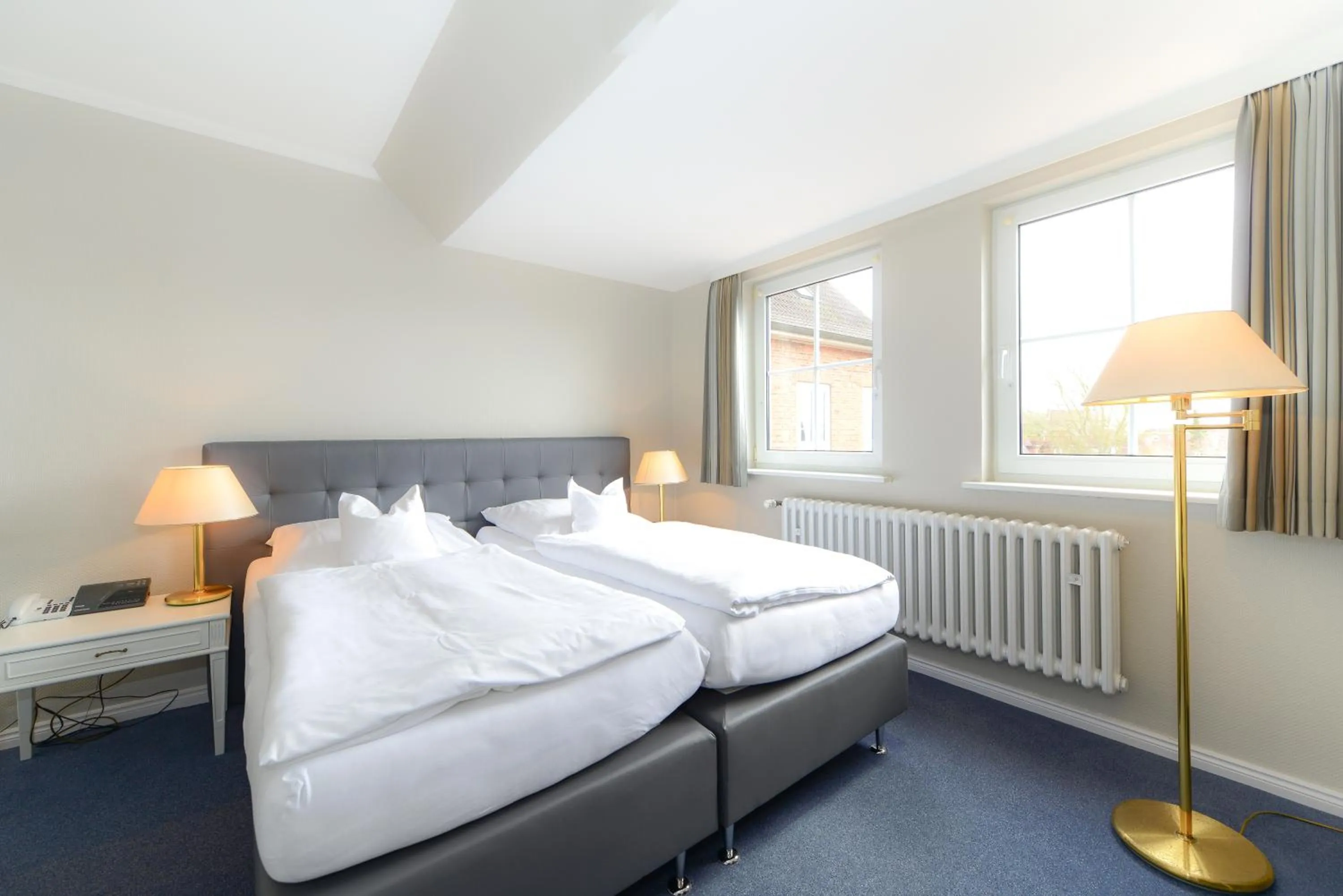 Photo of the whole room, Bed in Kurhaus Hotel