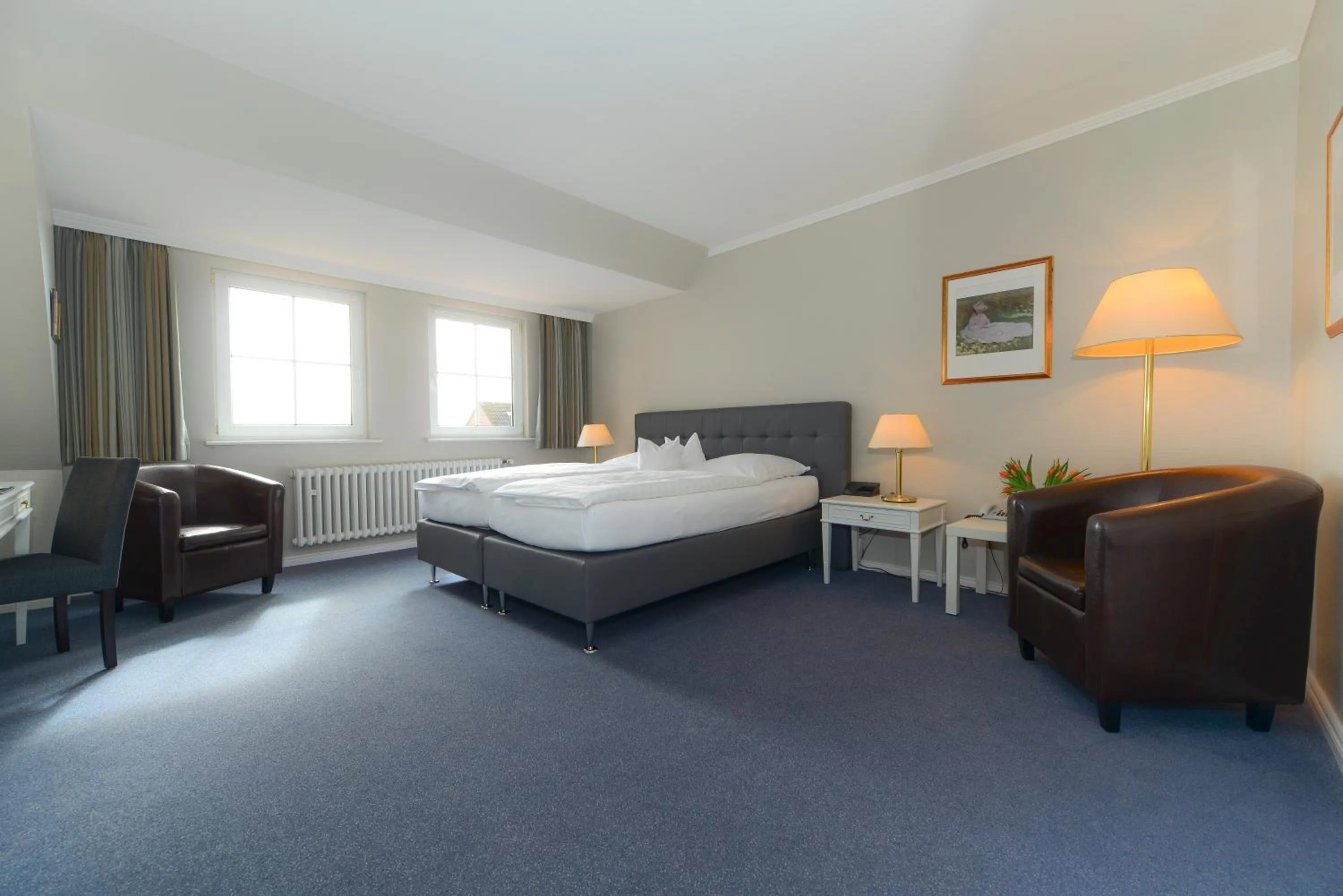 Photo of the whole room, Bed in Kurhaus Hotel