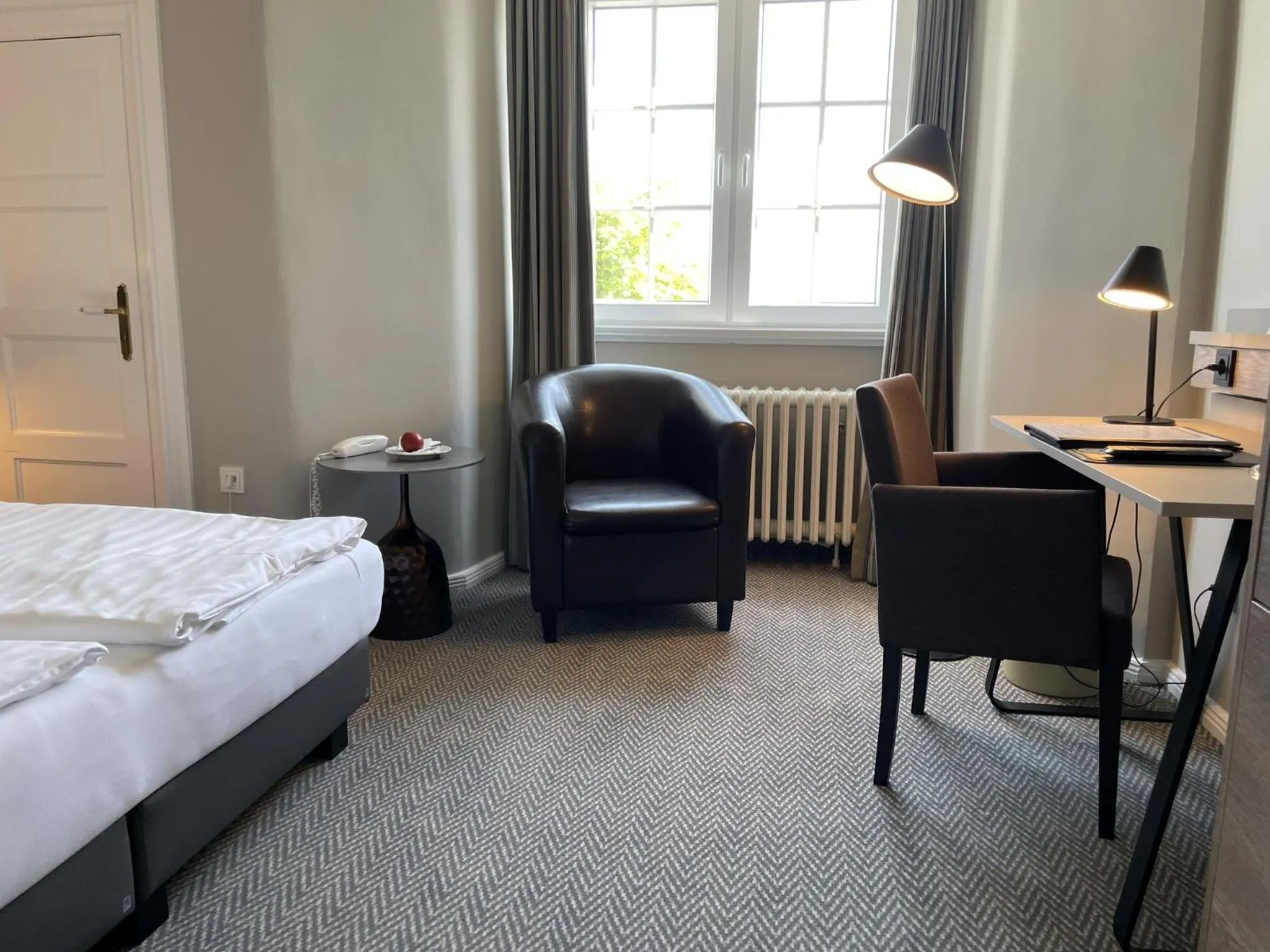 Photo of the whole room, Bed in Kurhaus Hotel