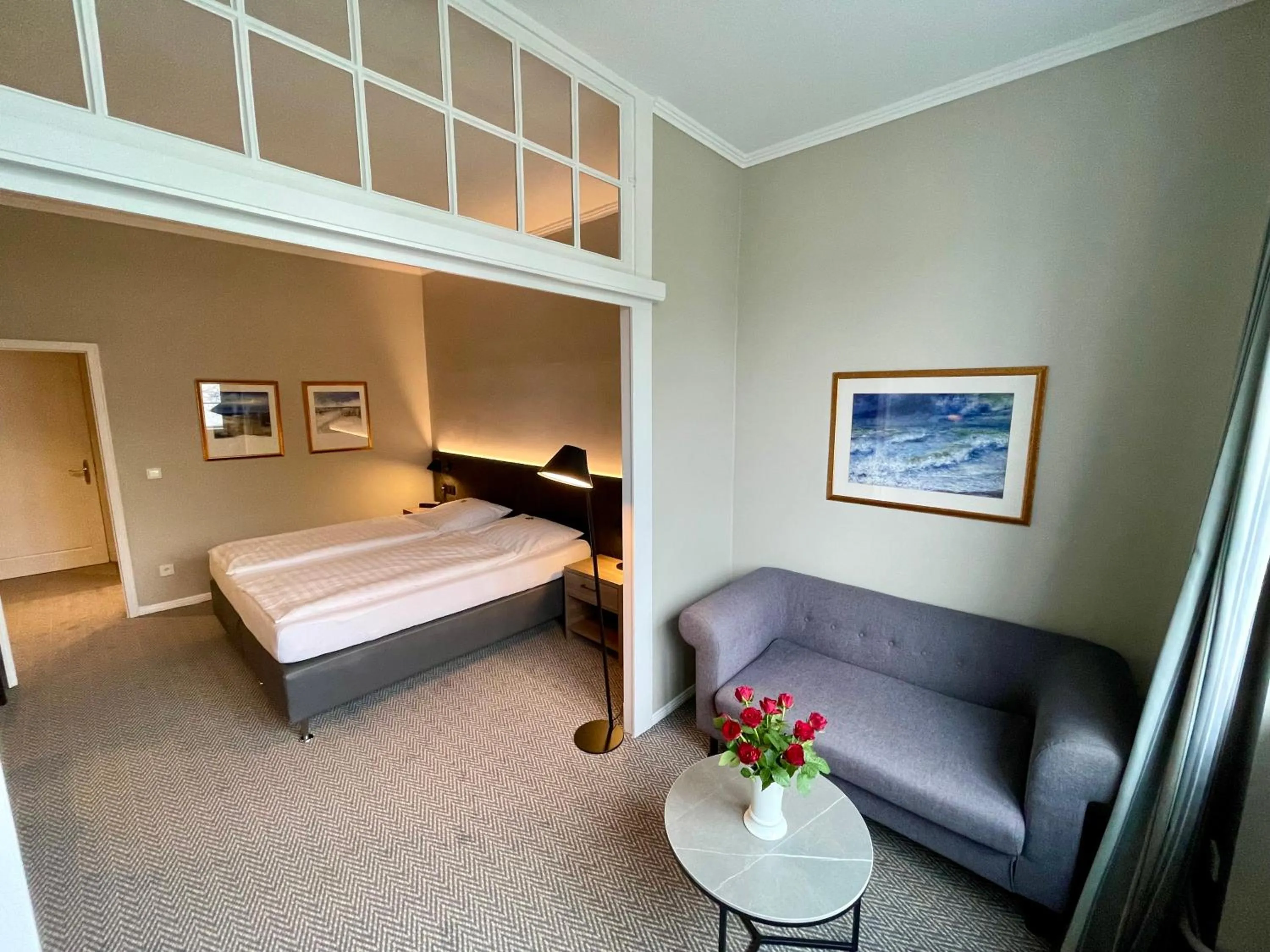 Photo of the whole room, Bed in Kurhaus Hotel