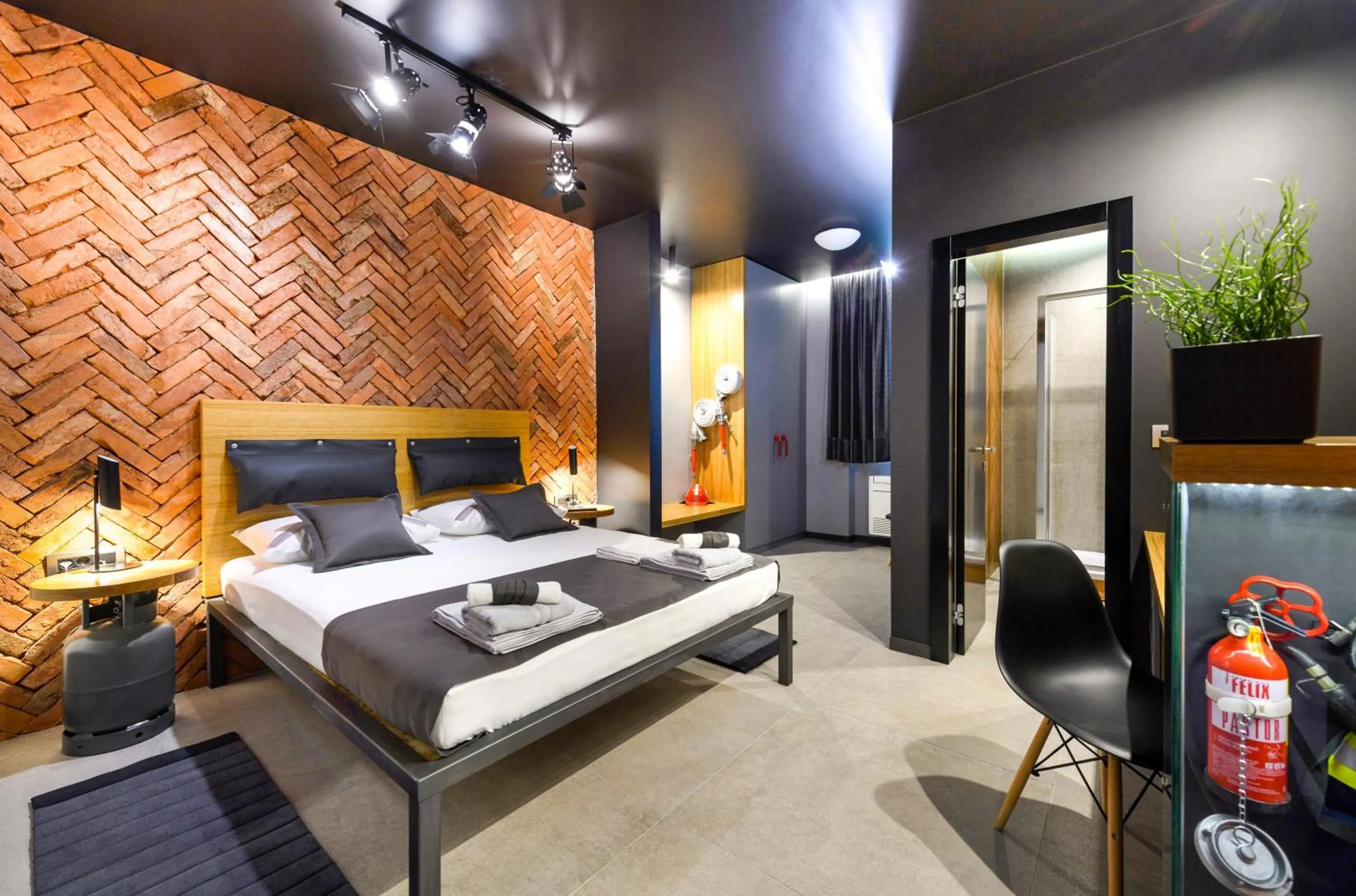 Photo of the whole room in Split Industrial Design Rooms