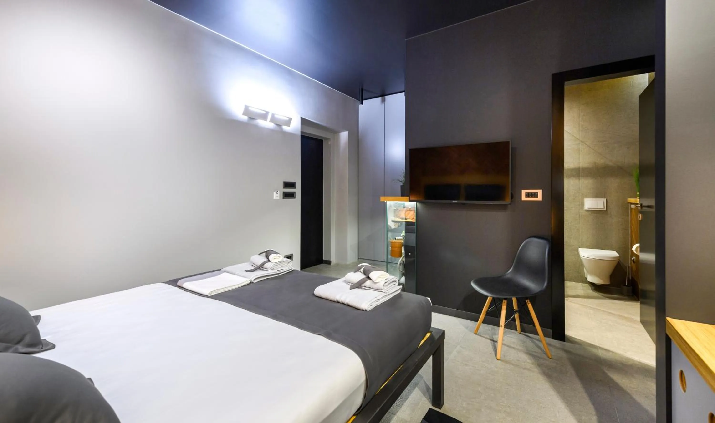 Bedroom in Split Industrial Design Rooms