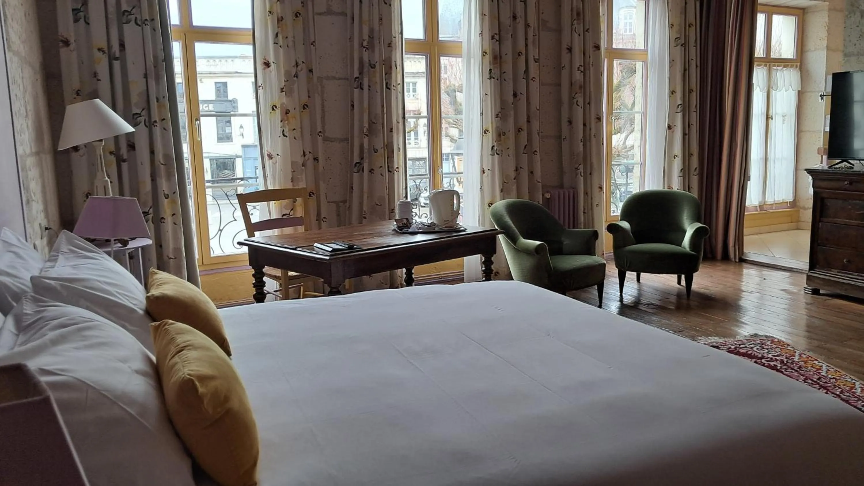 Bed in Hôtel du Palais