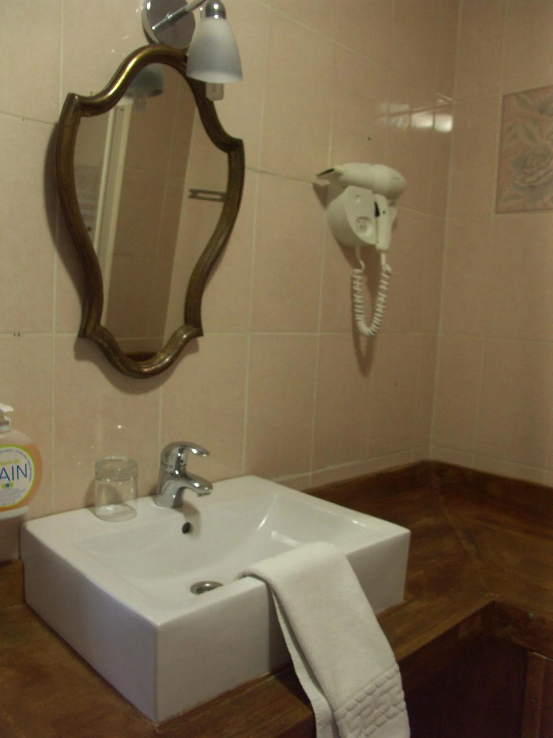 Bathroom in Hôtel du Palais