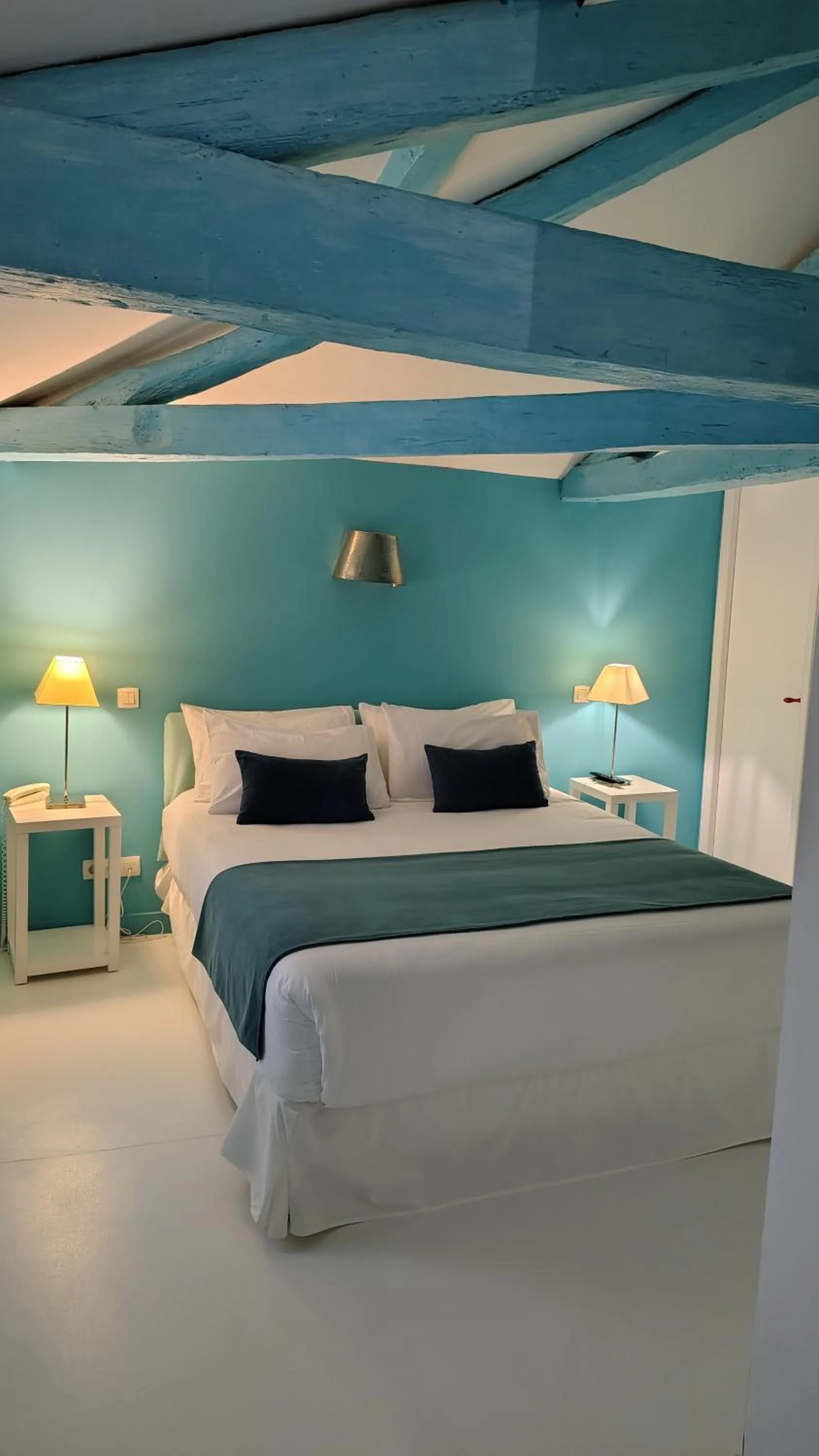 Bed in Hôtel du Palais