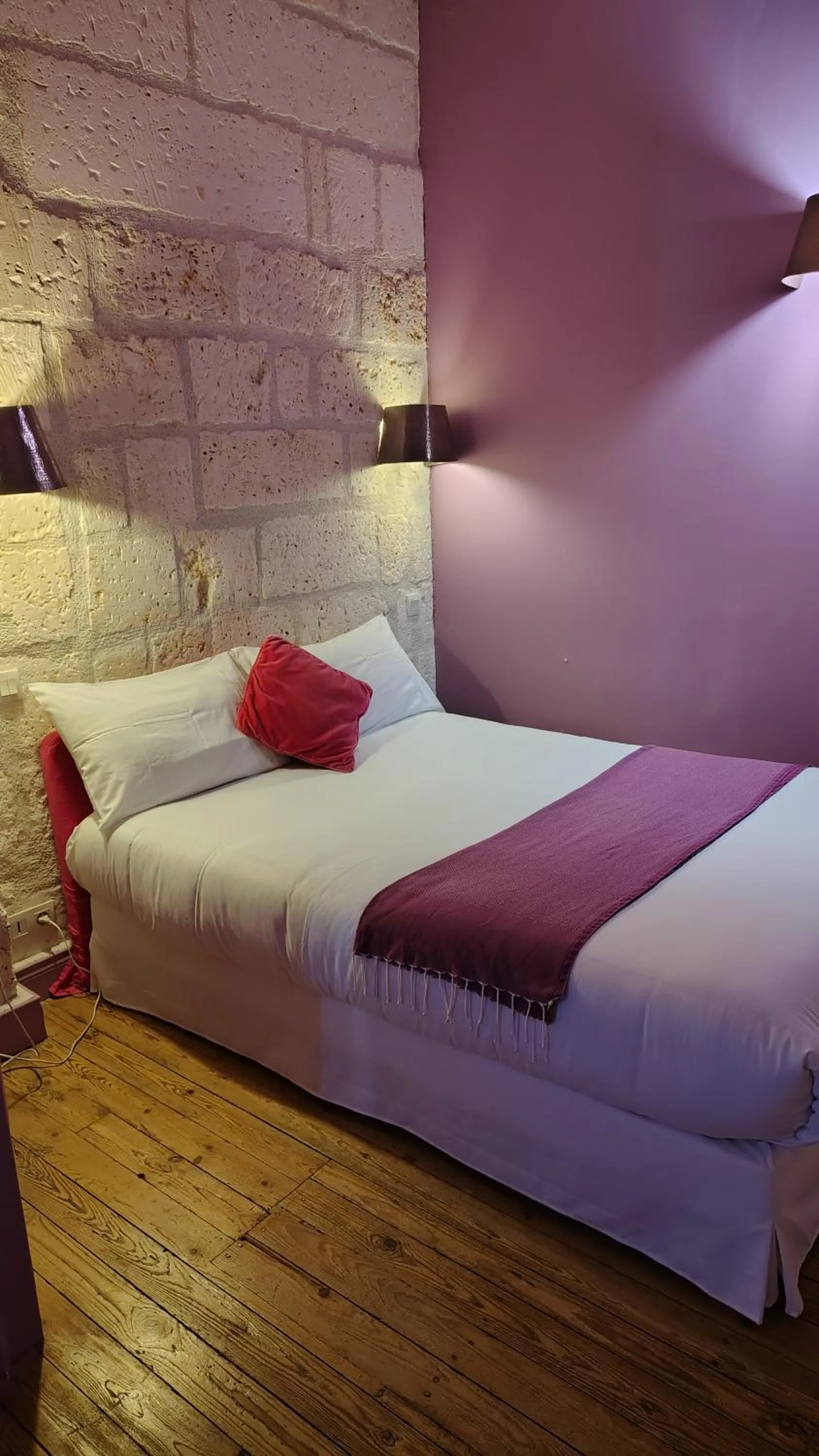 Bed in Hôtel du Palais