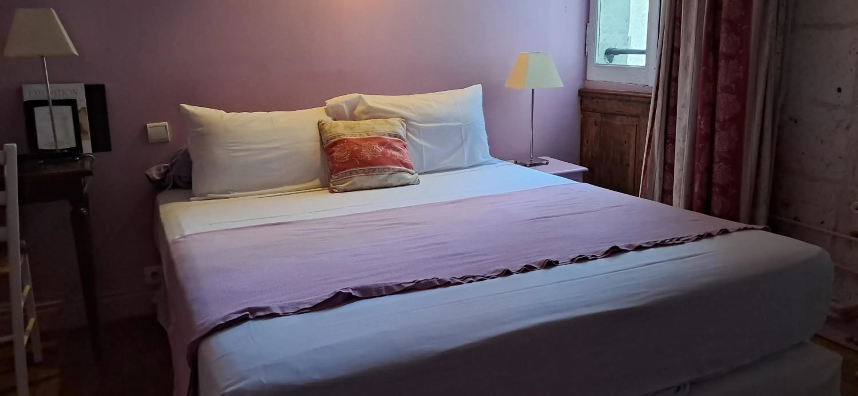 Bed in Hôtel du Palais