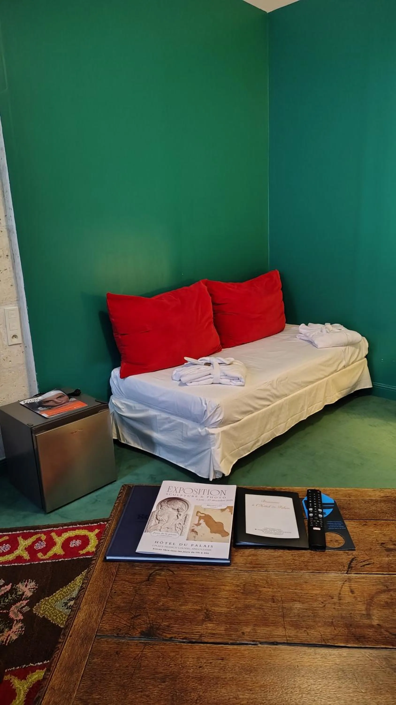 Bed in Hôtel du Palais